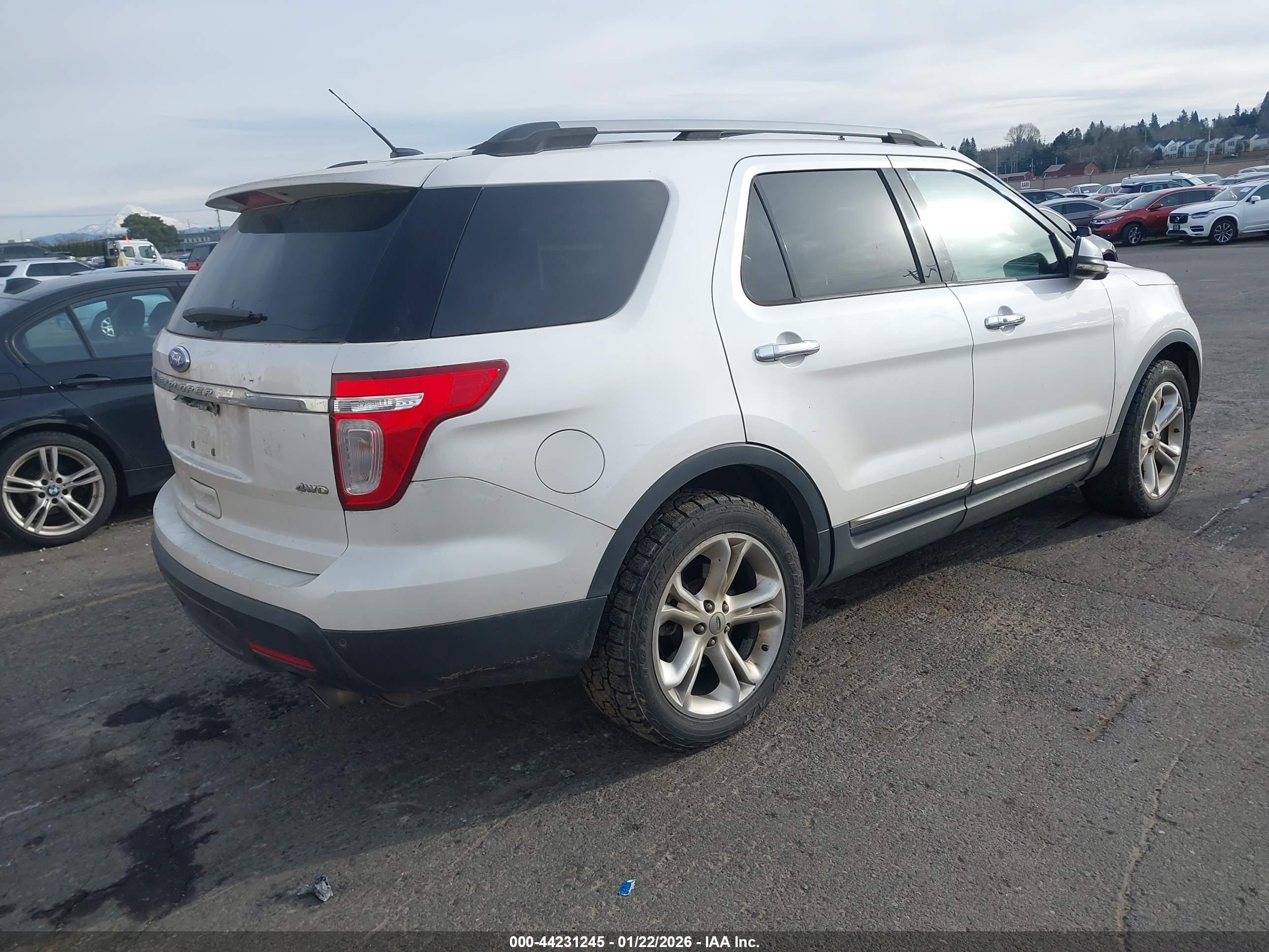 FORD EXPLORER image 4