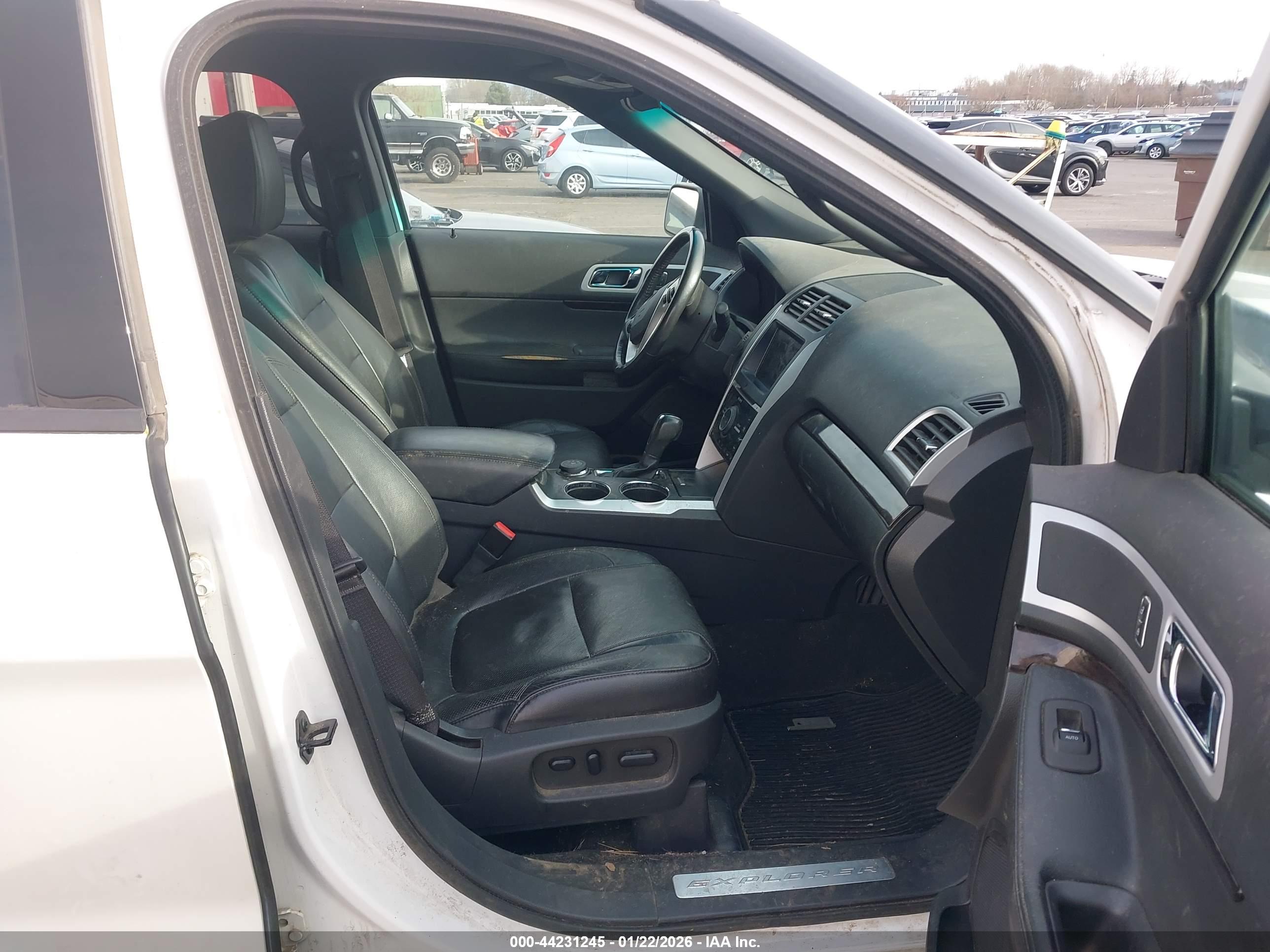 FORD EXPLORER image 5