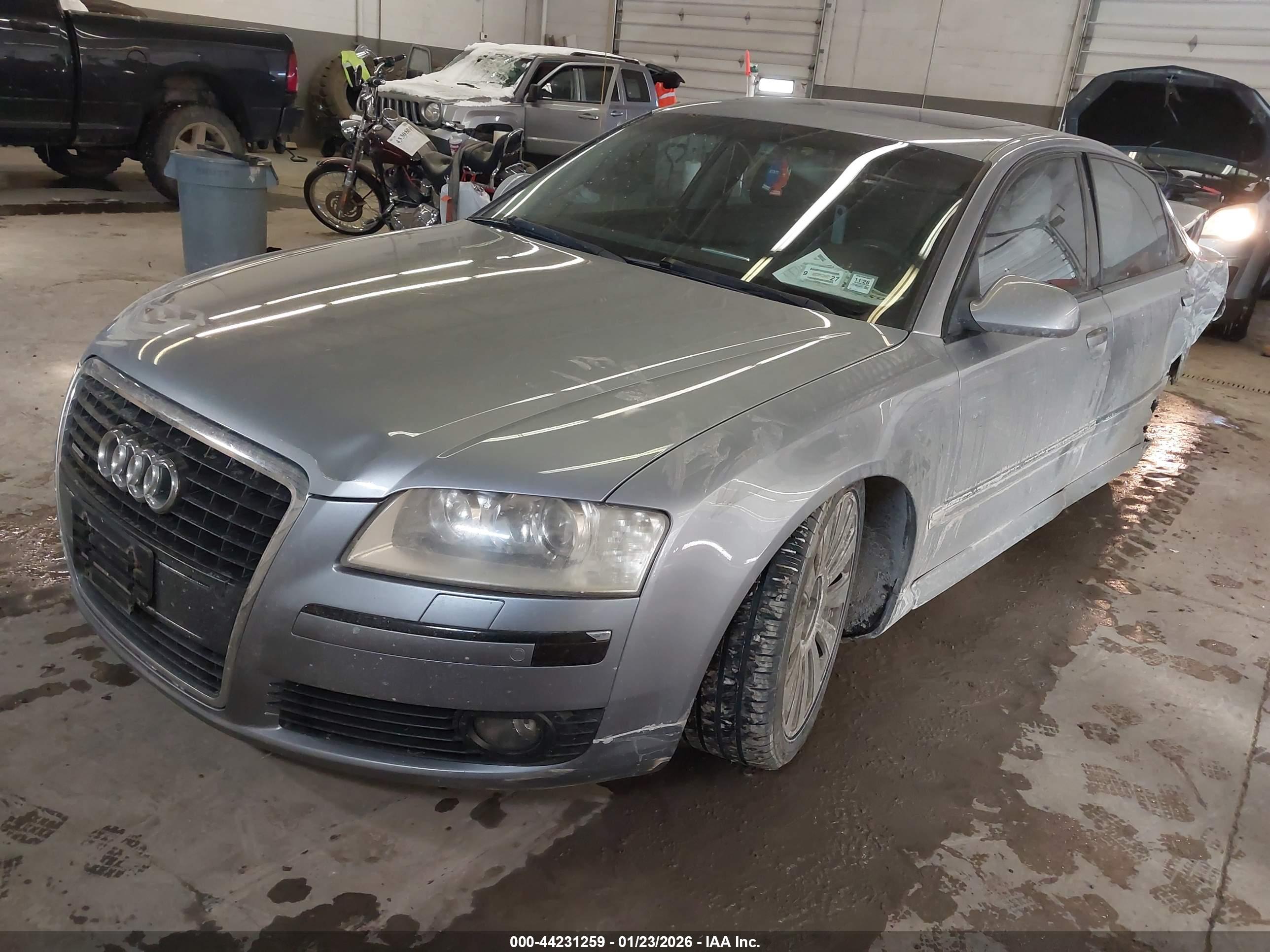 AUDI A8 image 2