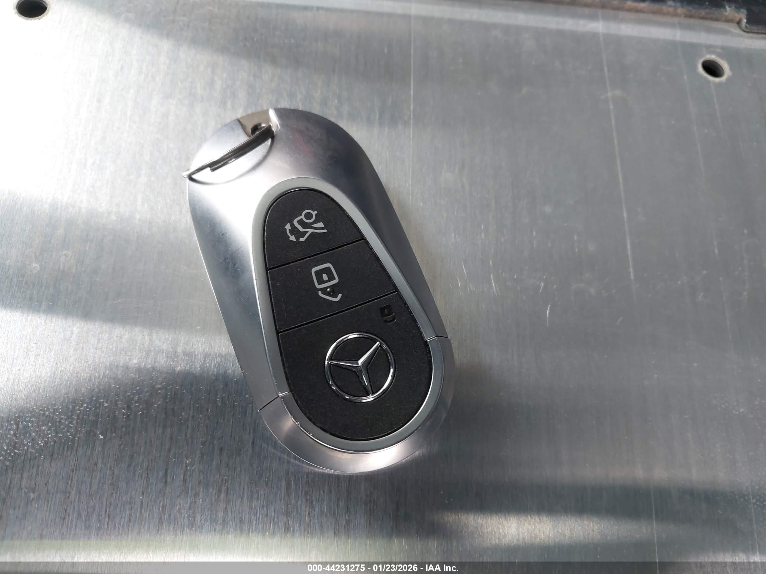 MERCEDES-BENZ GLC image 11