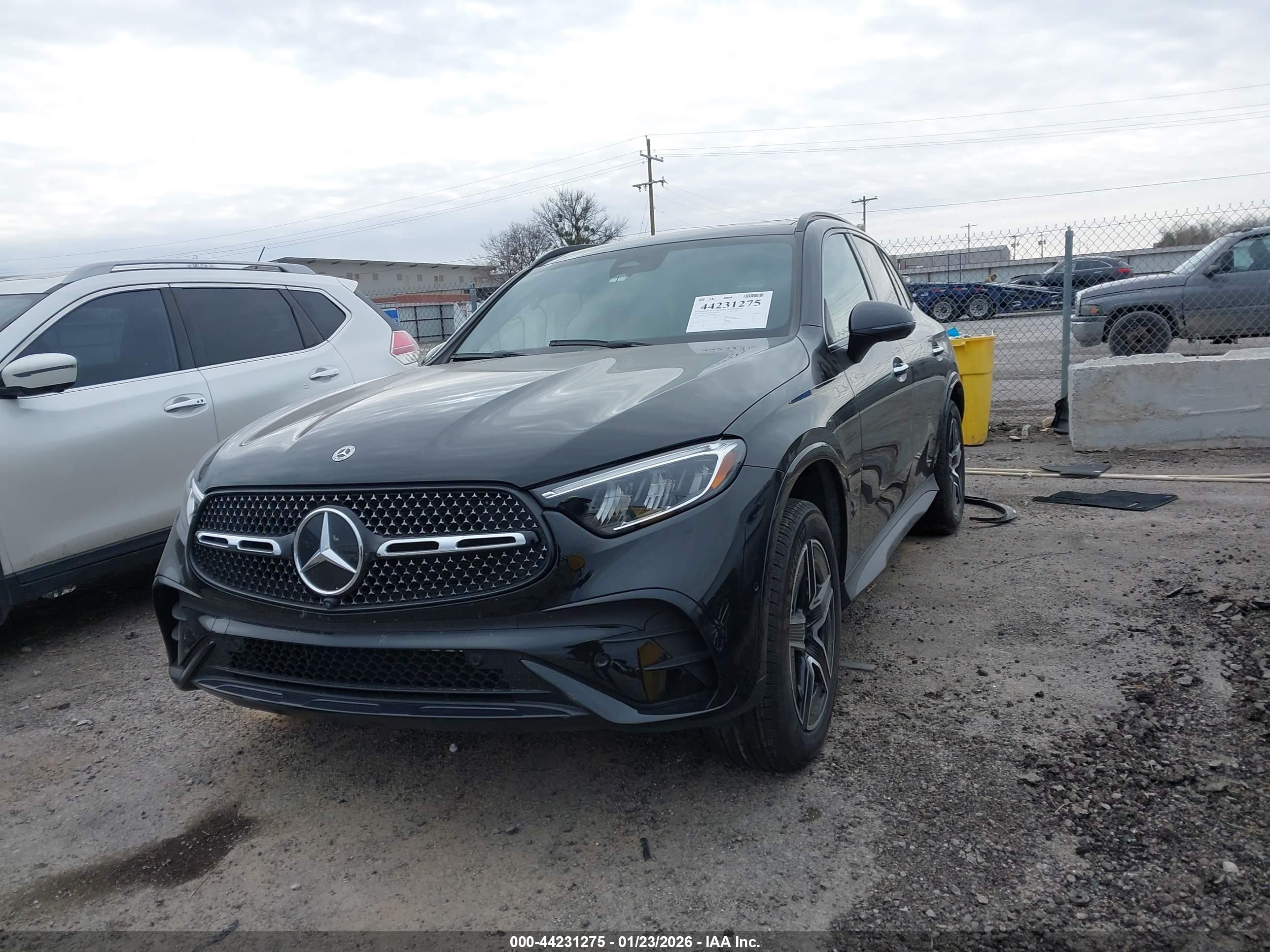 MERCEDES-BENZ GLC image 2