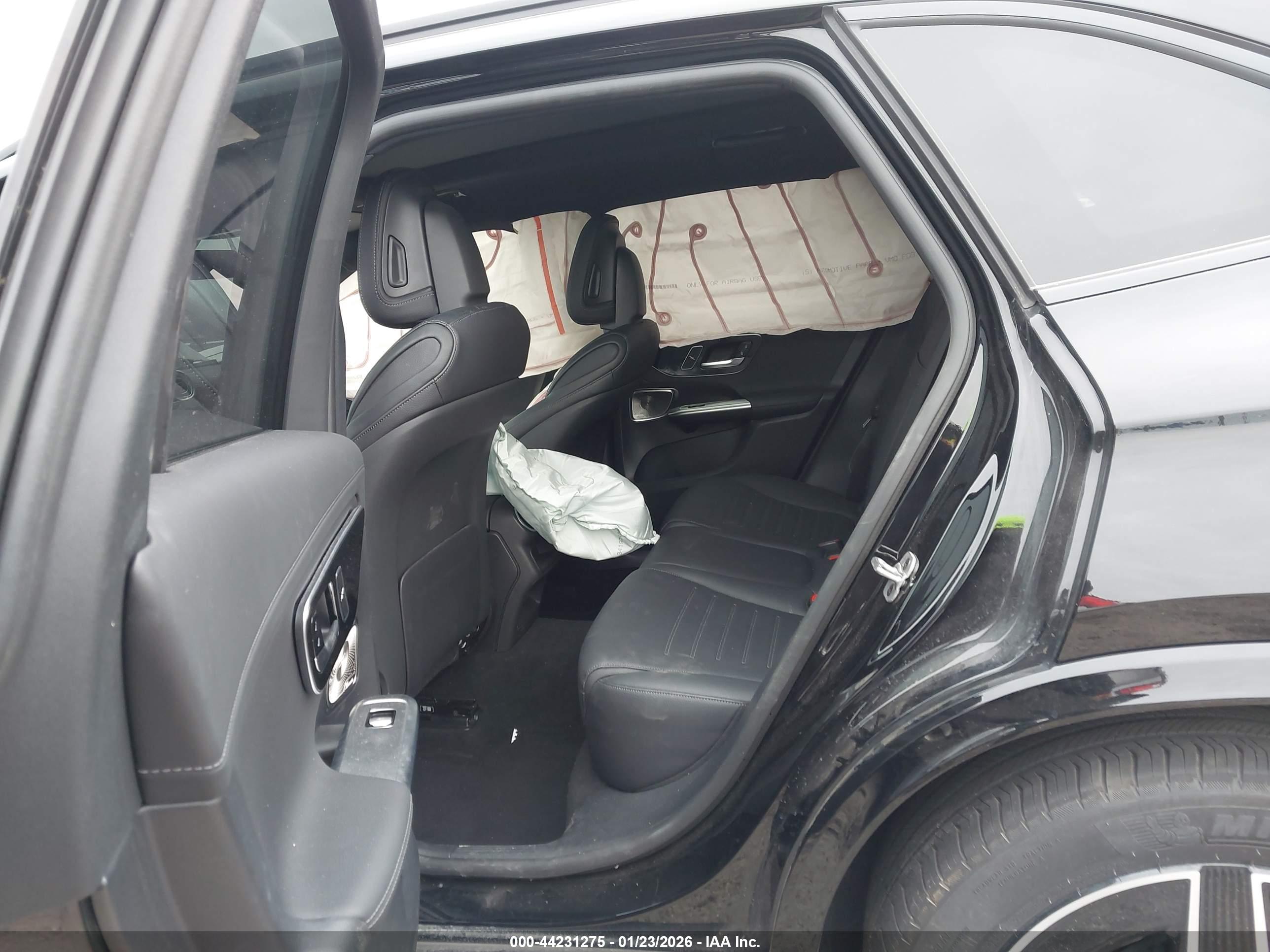 MERCEDES-BENZ GLC image 8