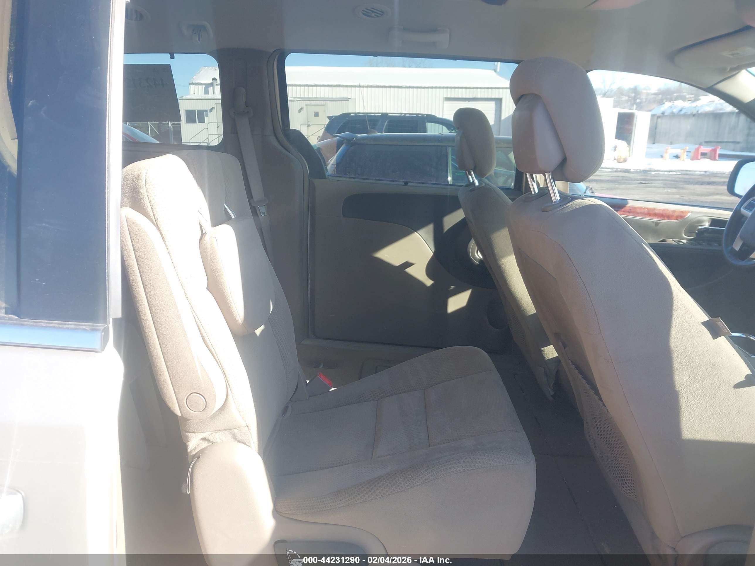 CHRYSLER TOWN image 8