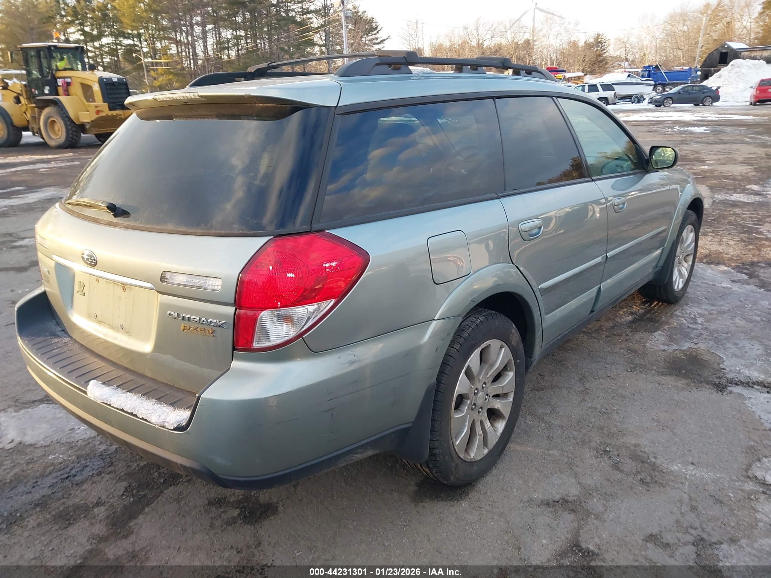 SUBARU OUTBACK image 4