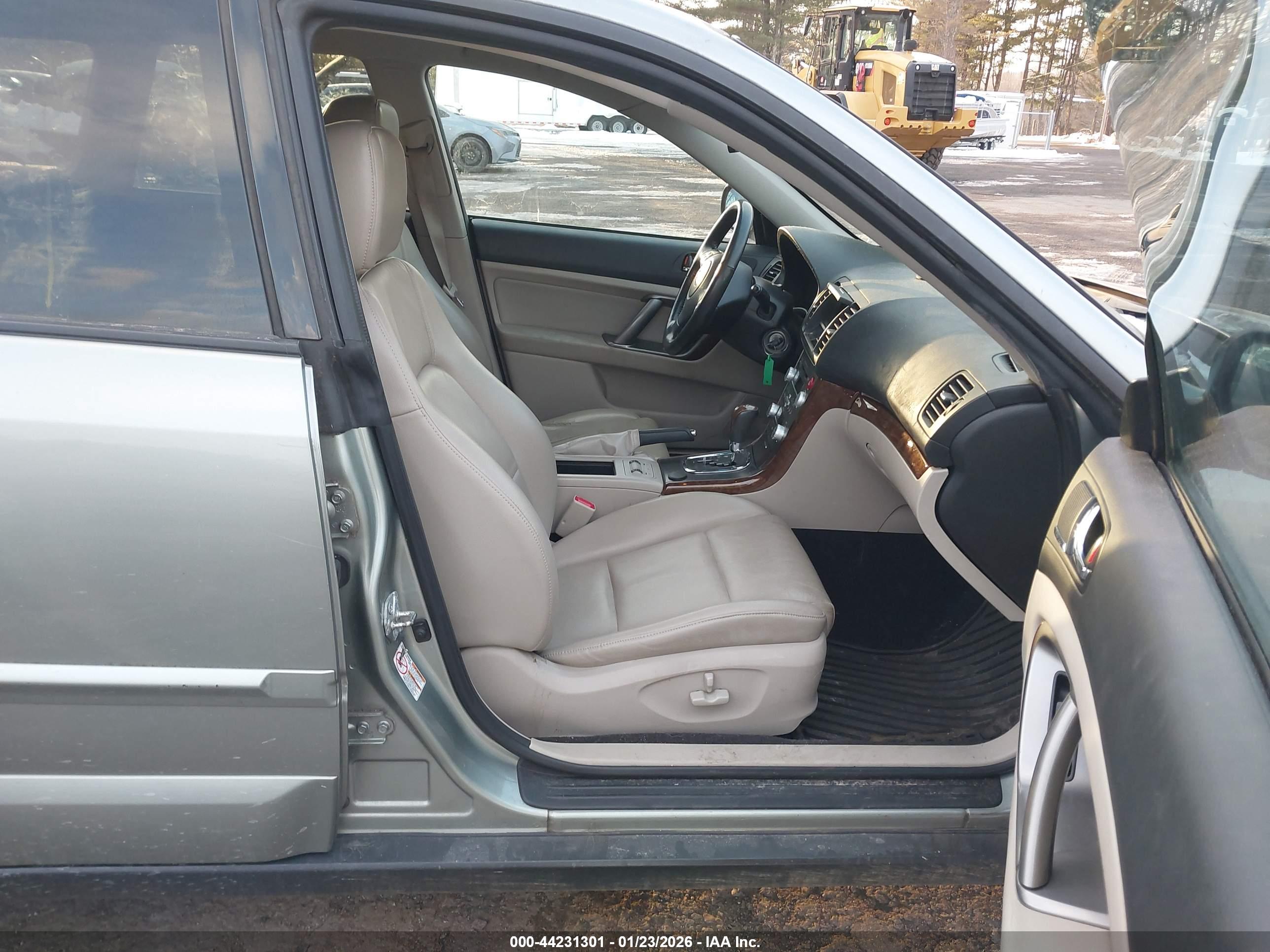 SUBARU OUTBACK image 5
