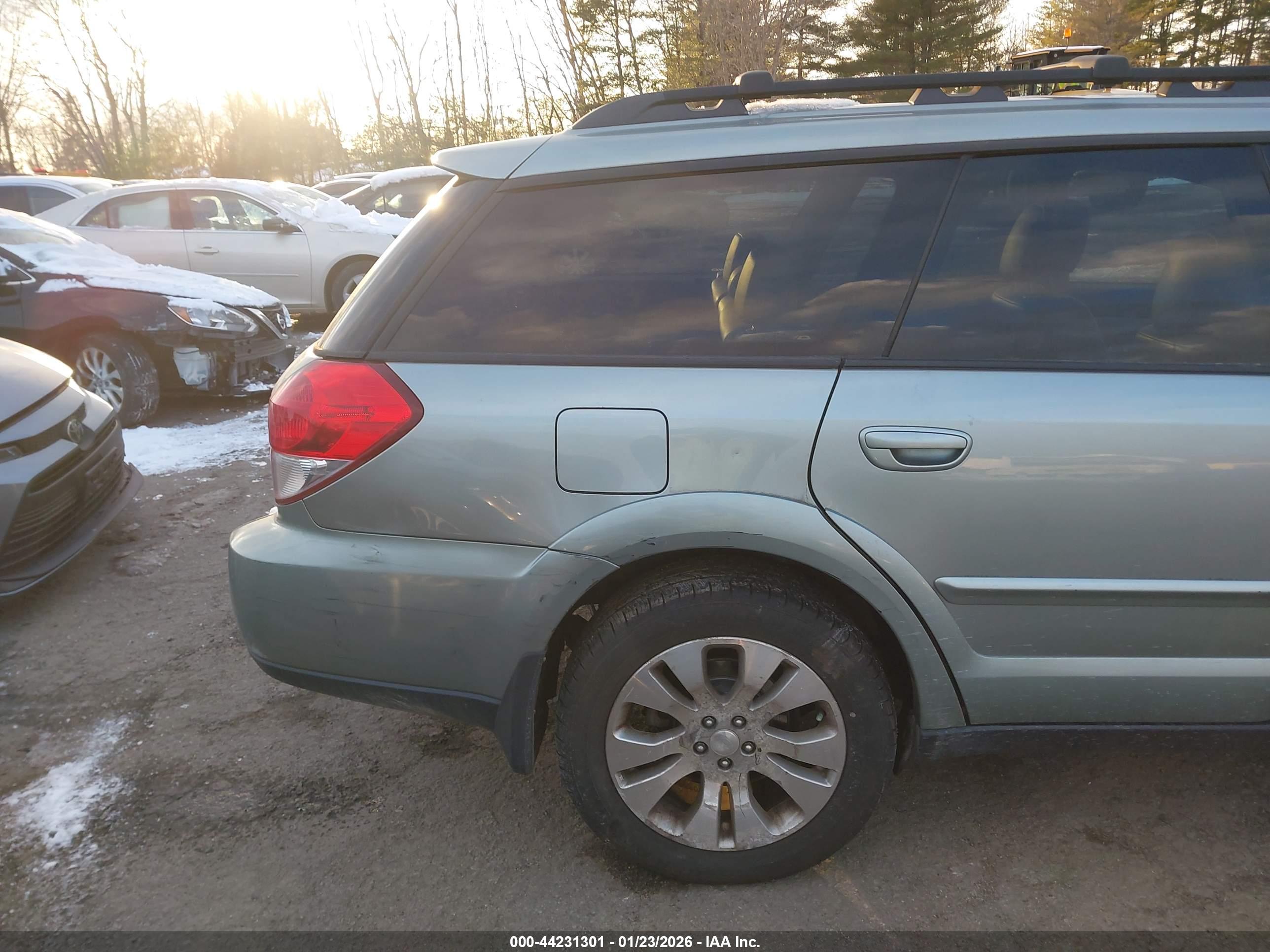 SUBARU OUTBACK image 6