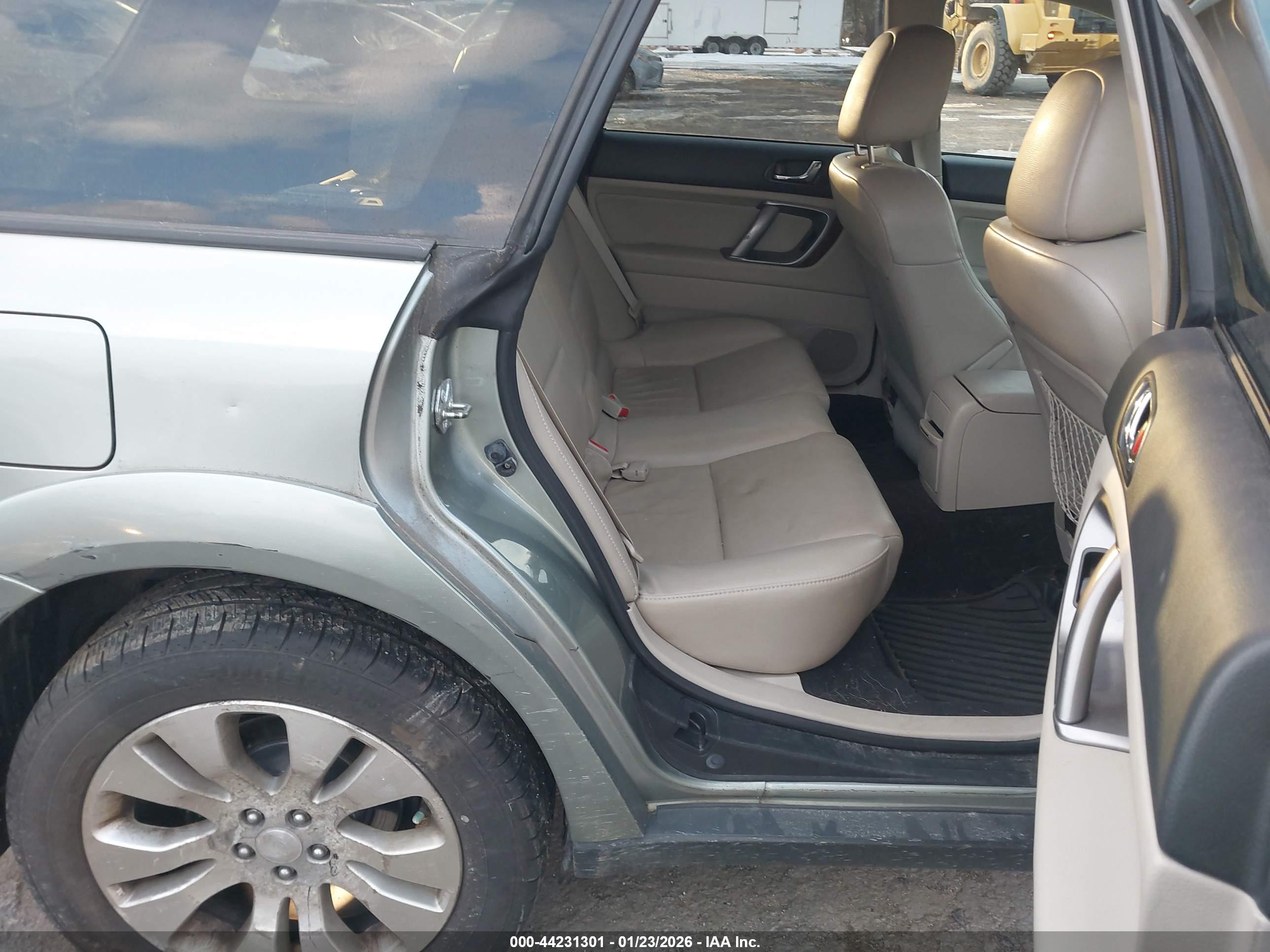 SUBARU OUTBACK image 8