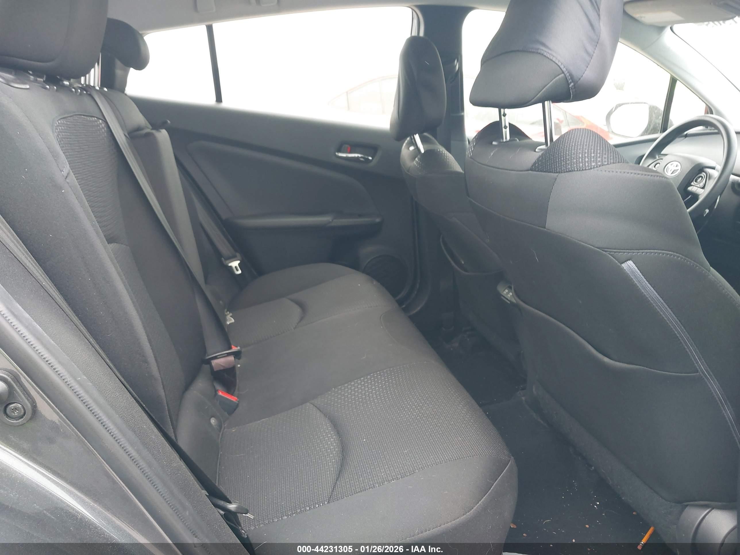 TOYOTA PRIUS image 8