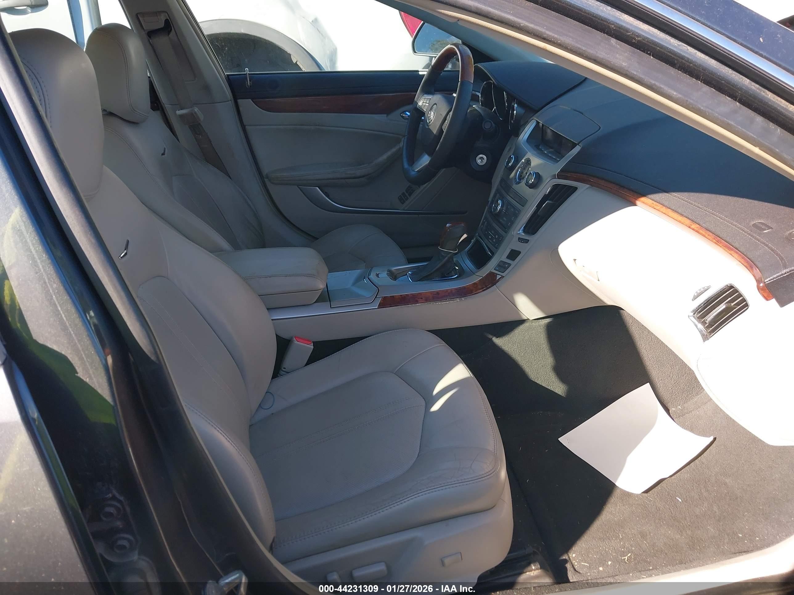 CADILLAC CTS image 5
