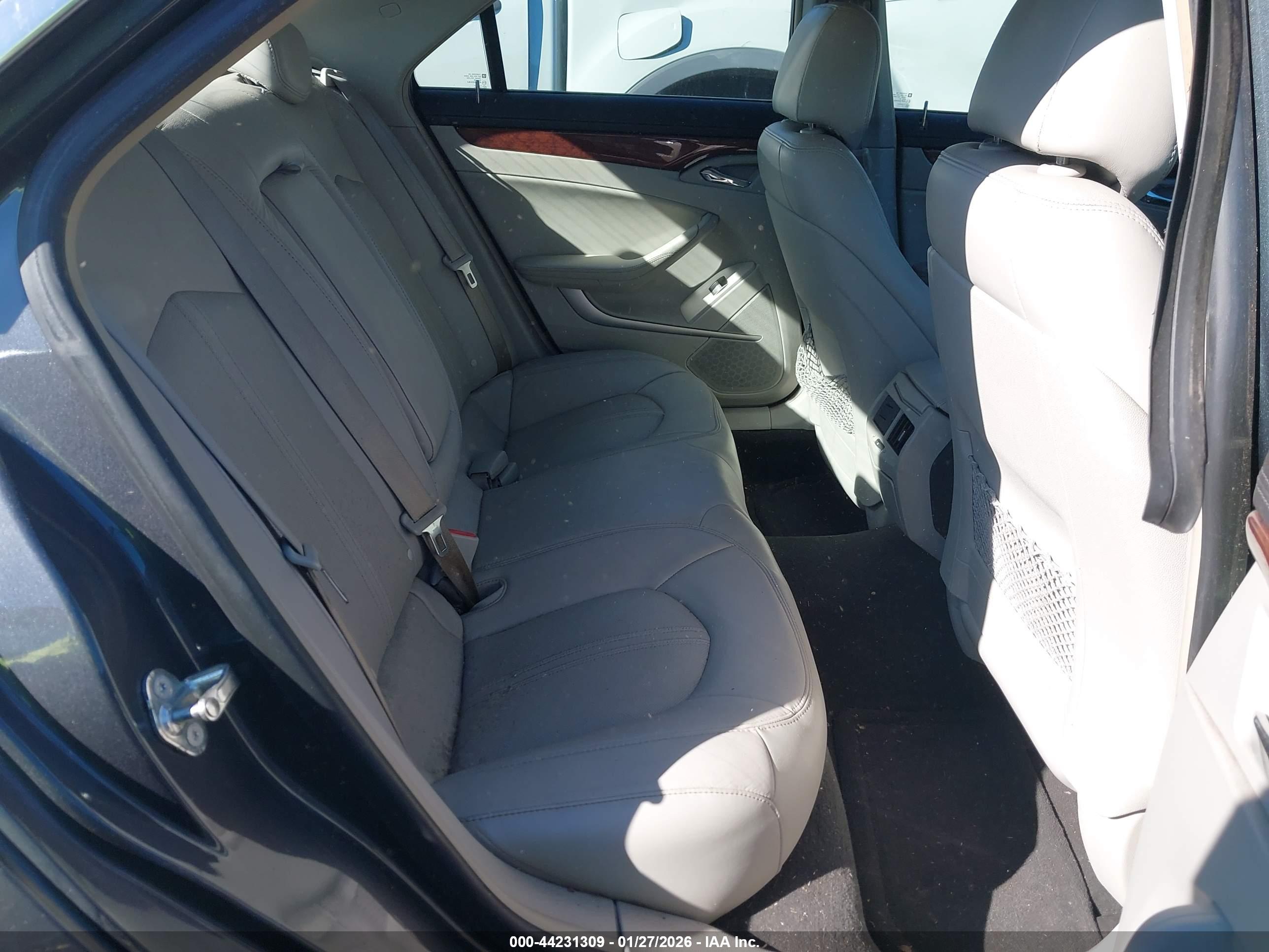 CADILLAC CTS image 8