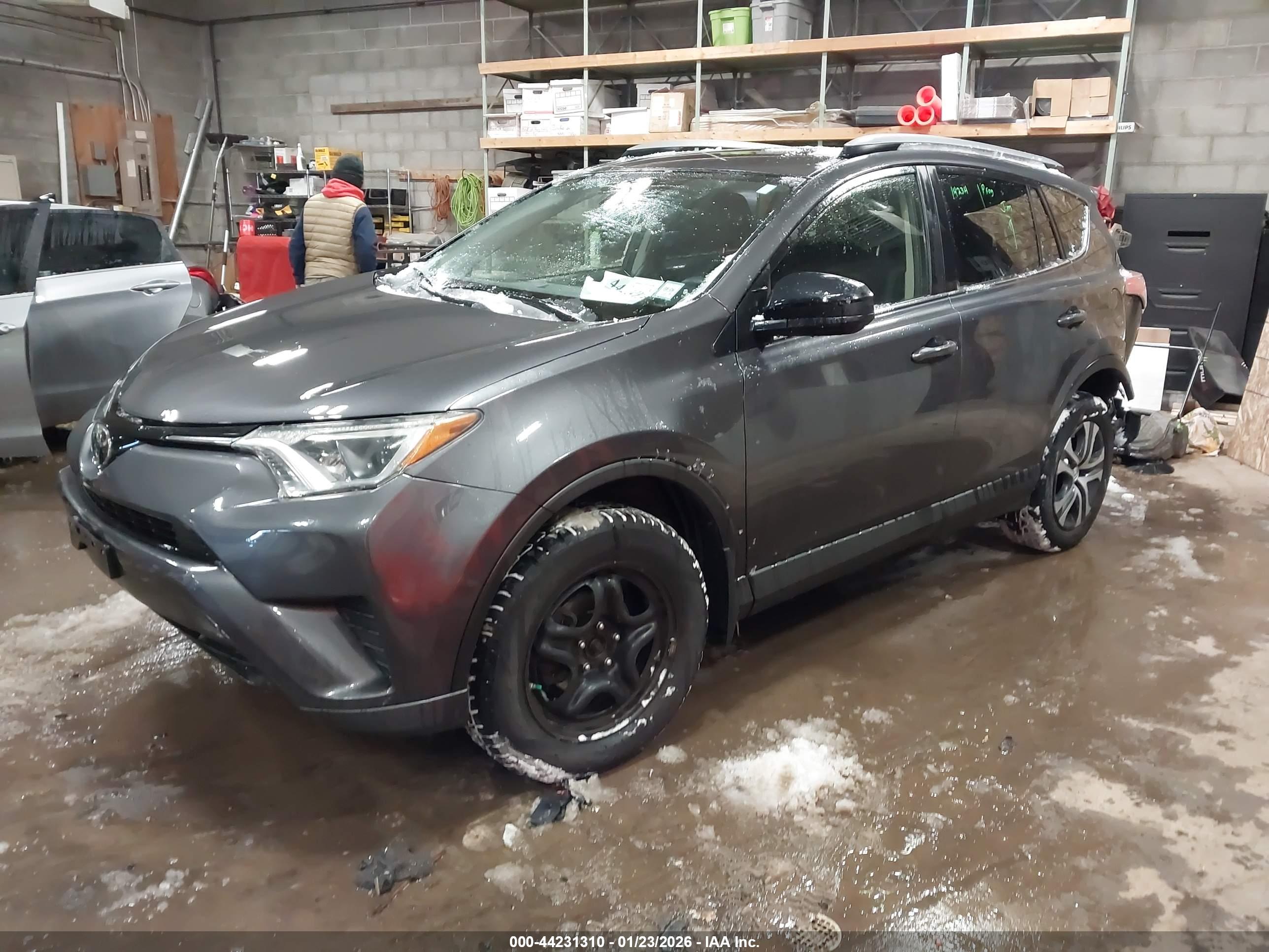TOYOTA RAV4 image 2