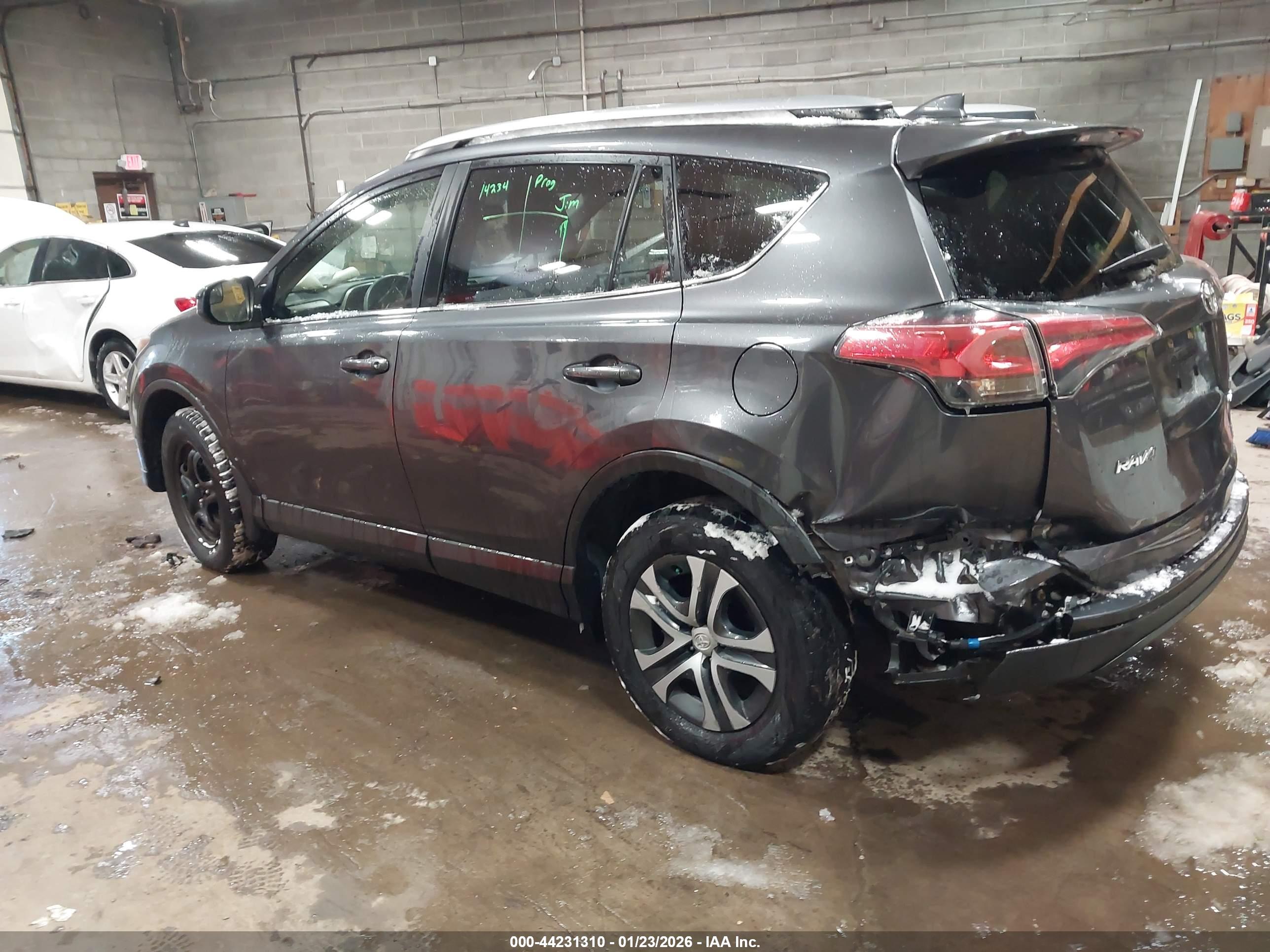 TOYOTA RAV4 image 3