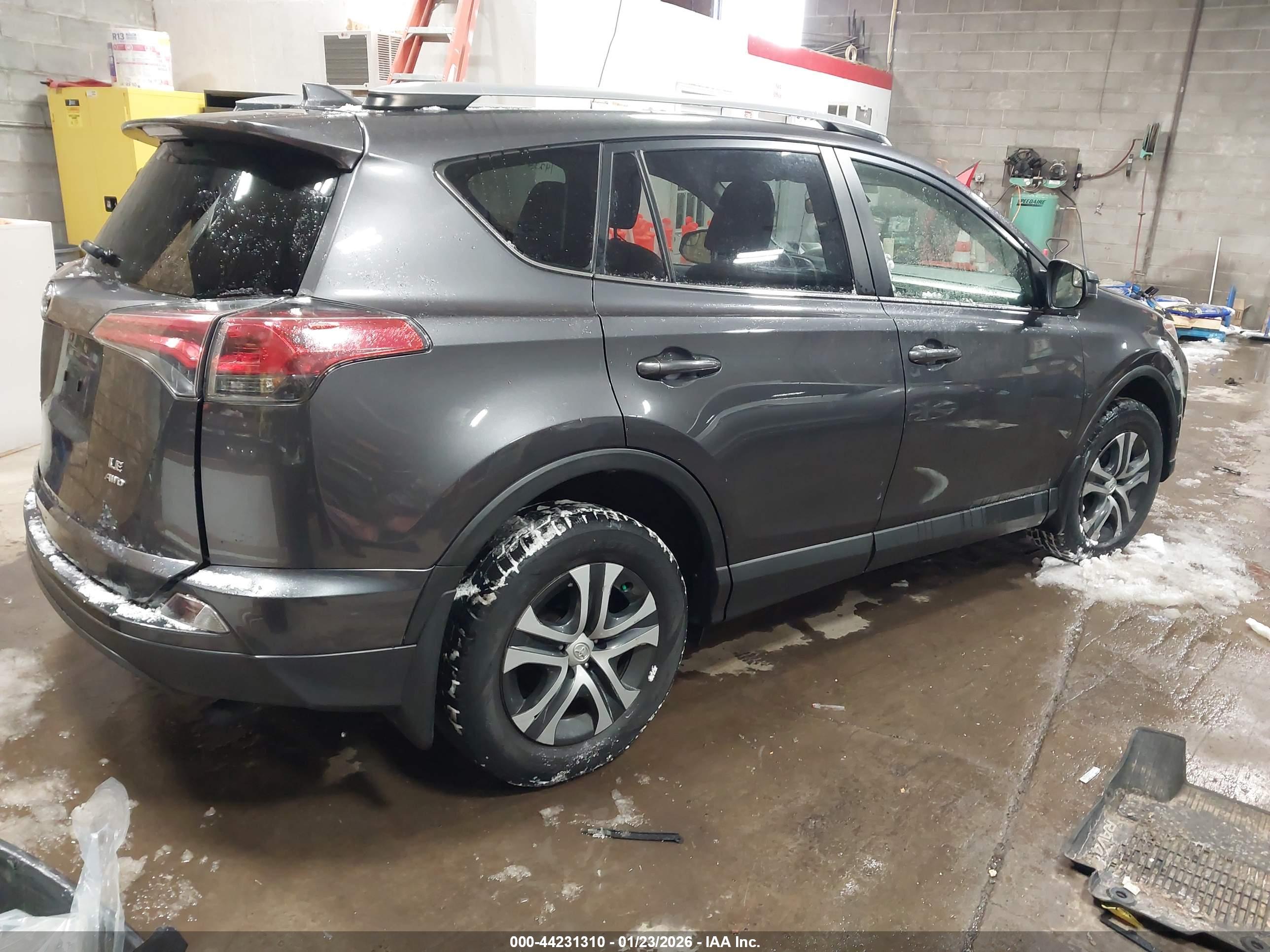 TOYOTA RAV4 image 4