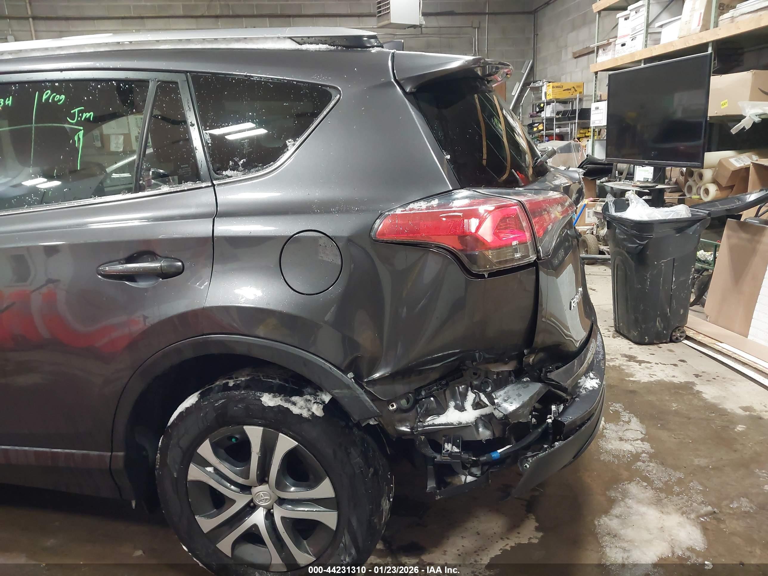TOYOTA RAV4 image 6