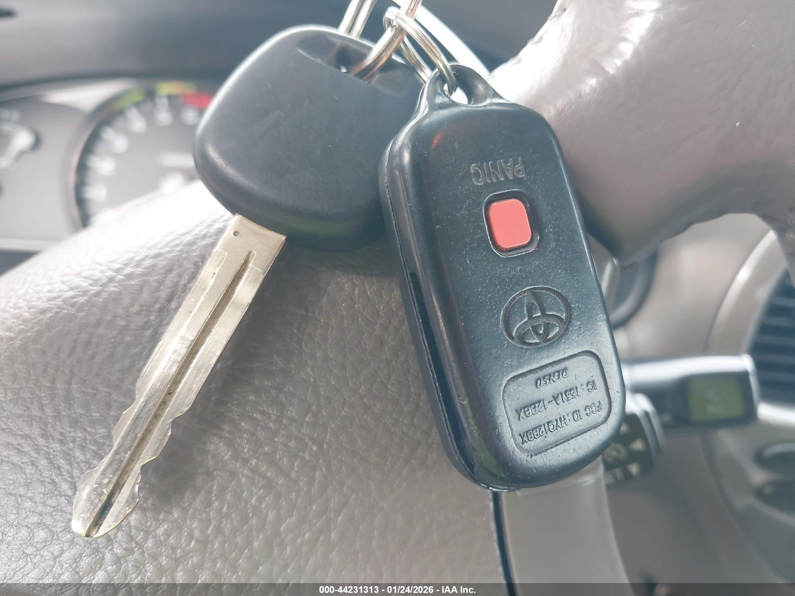 TOYOTA SEQUOIA image 11