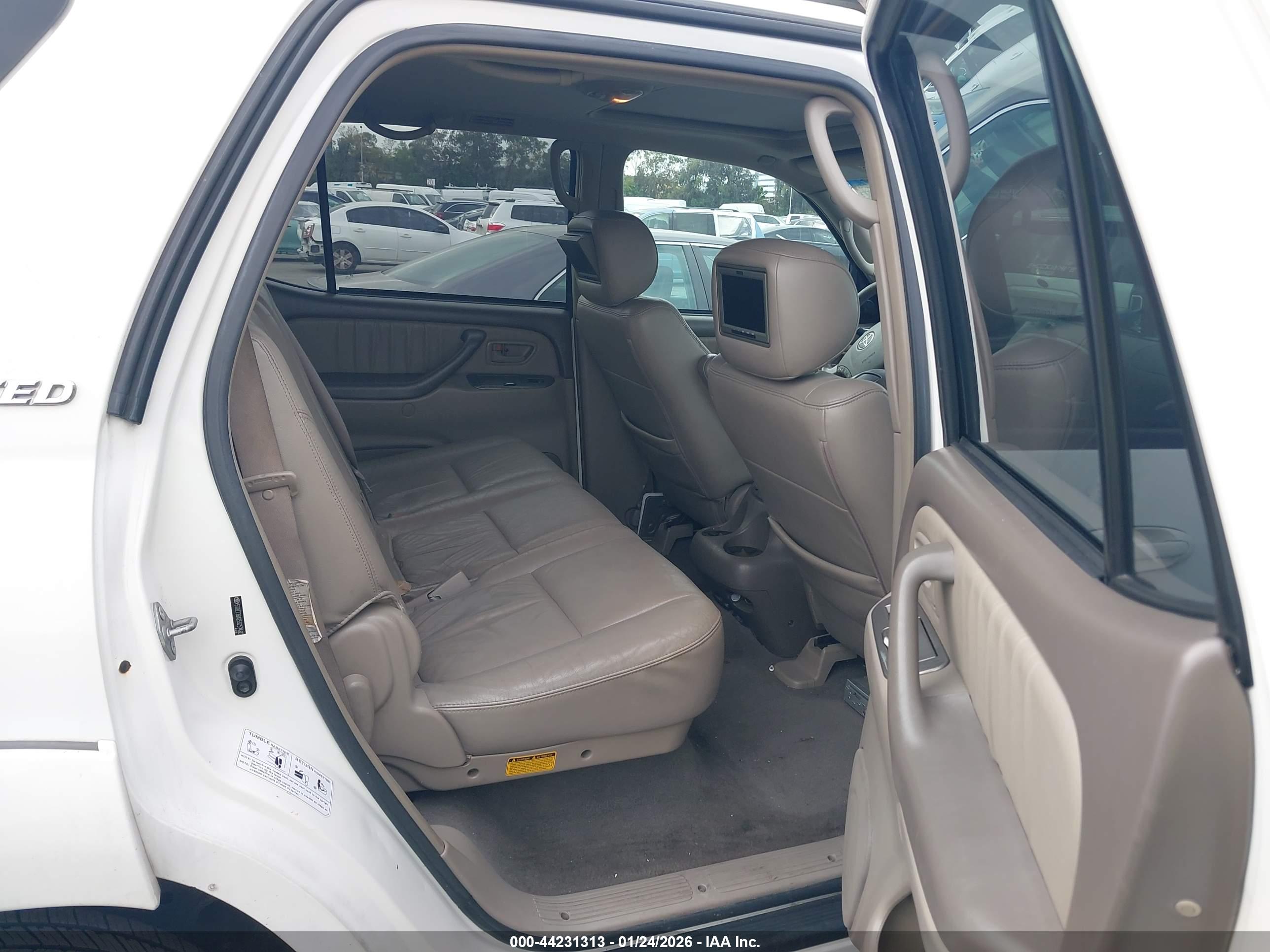 TOYOTA SEQUOIA image 8