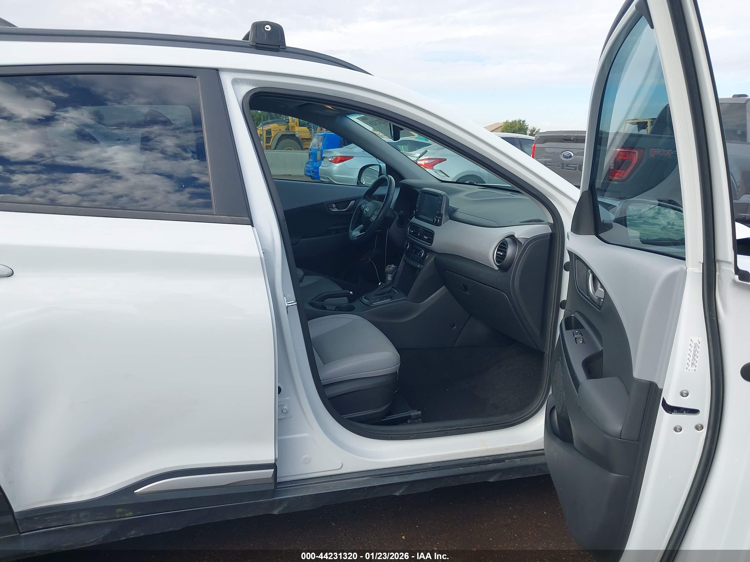 HYUNDAI KONA image 5