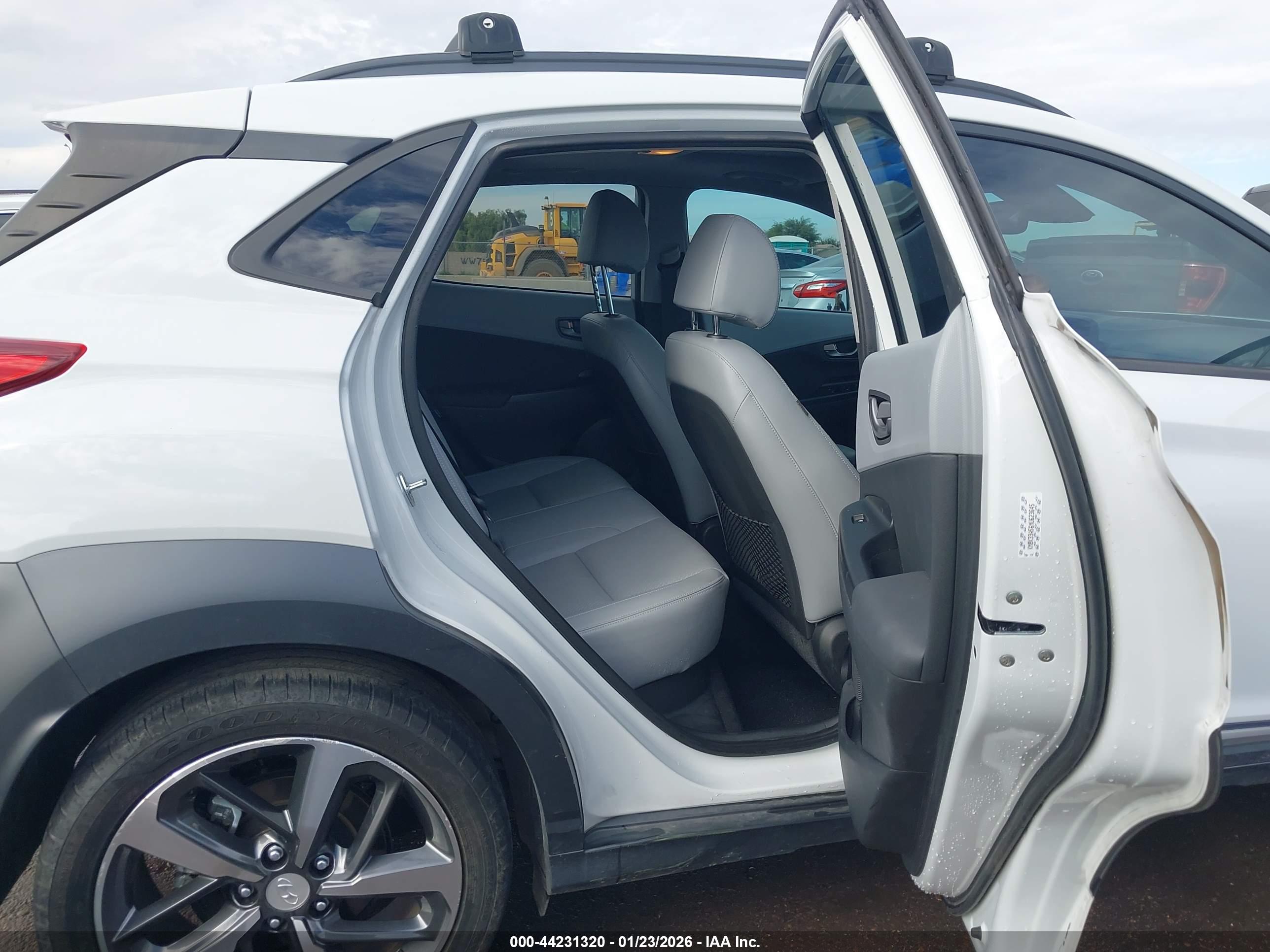 HYUNDAI KONA image 8