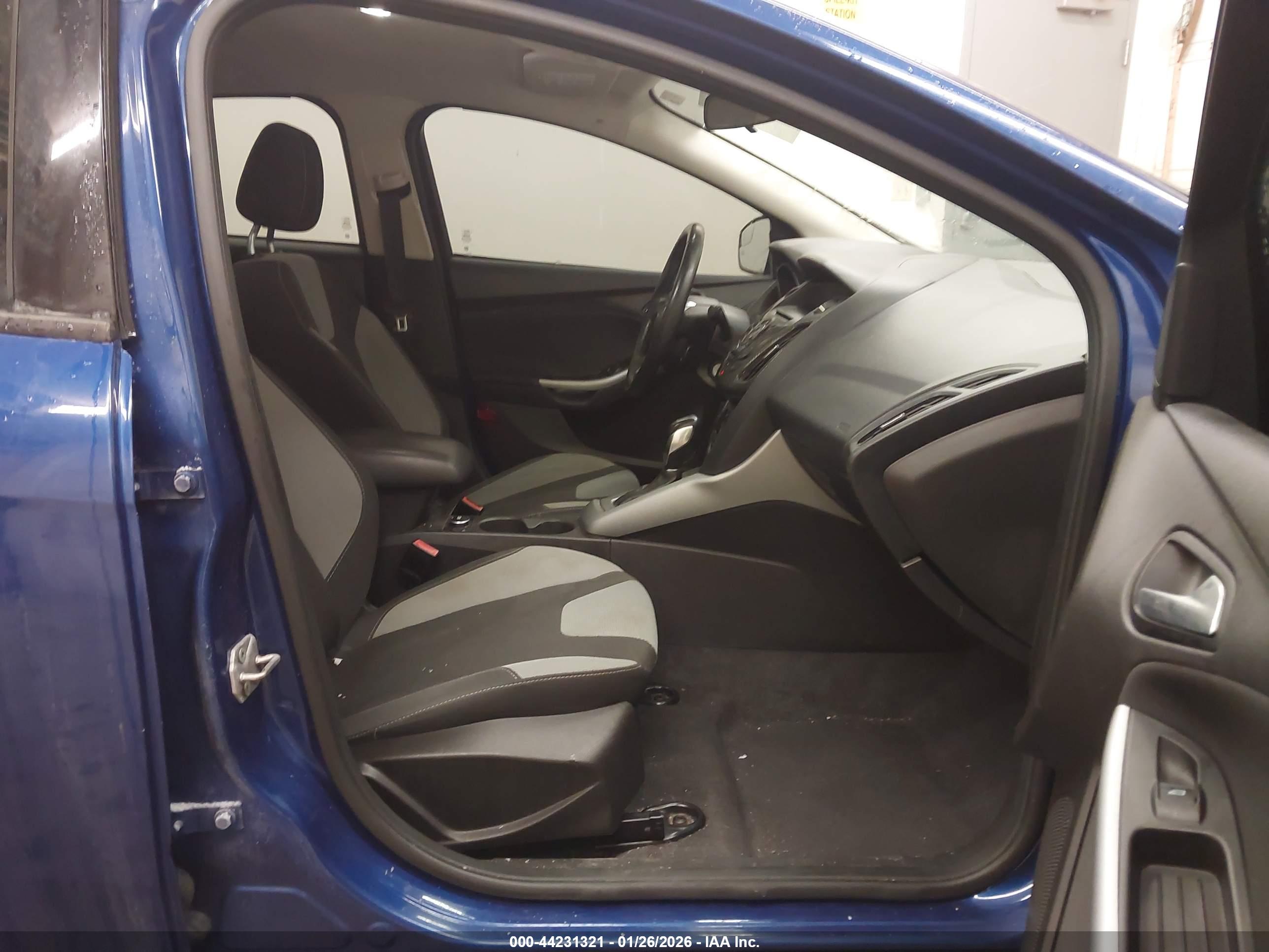FORD FOCUS image 5