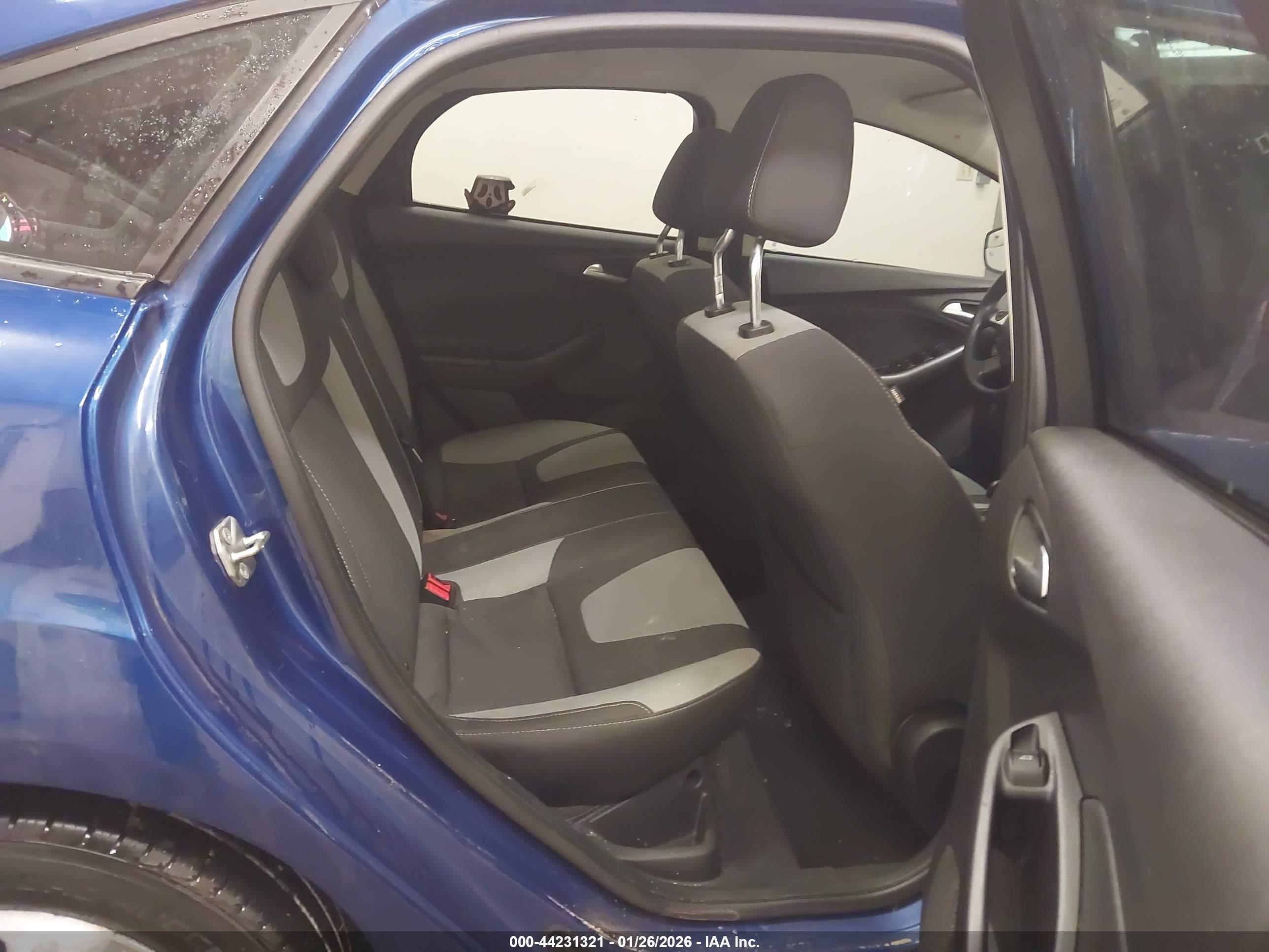 FORD FOCUS image 8