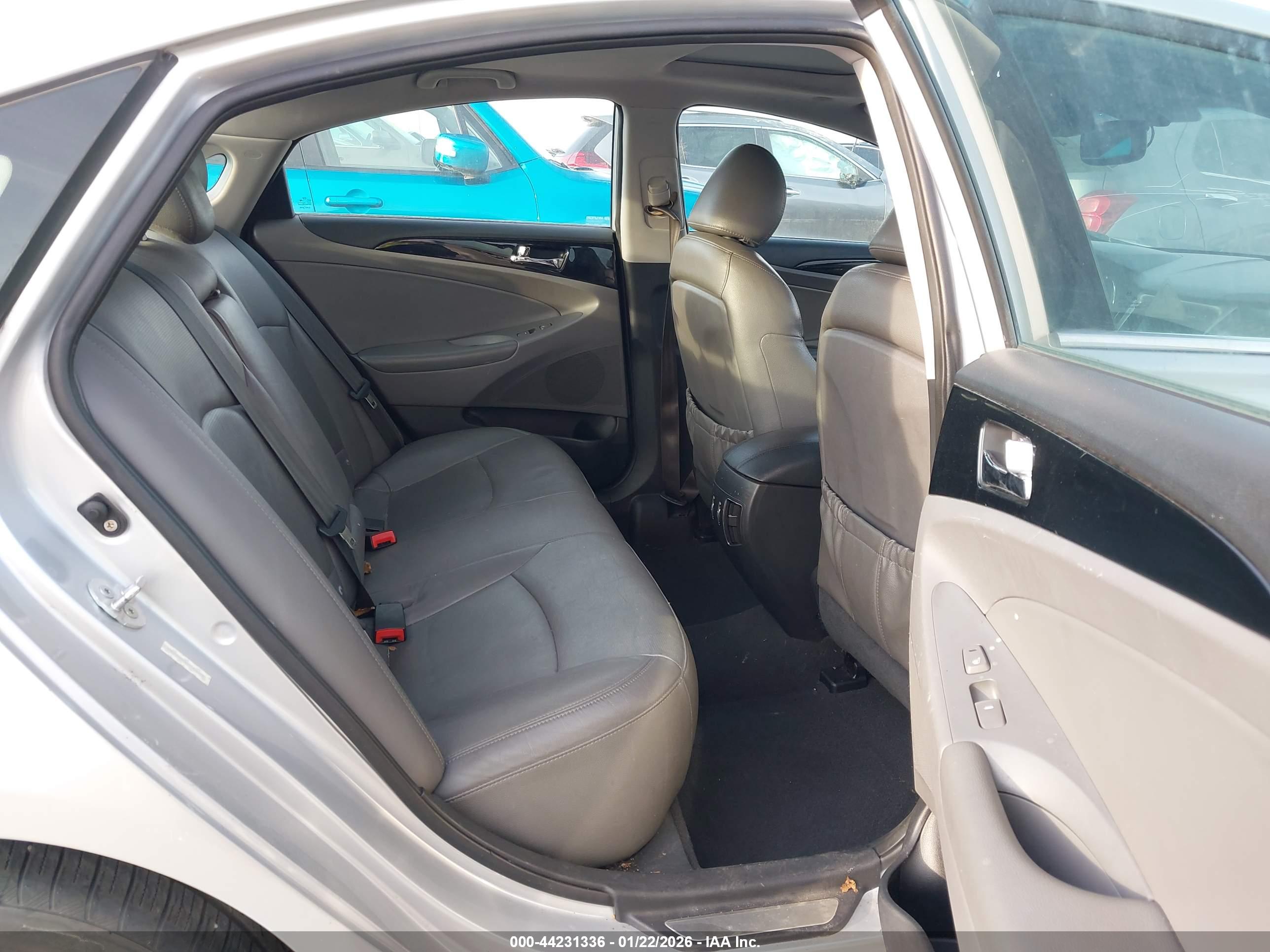 HYUNDAI SONATA image 8