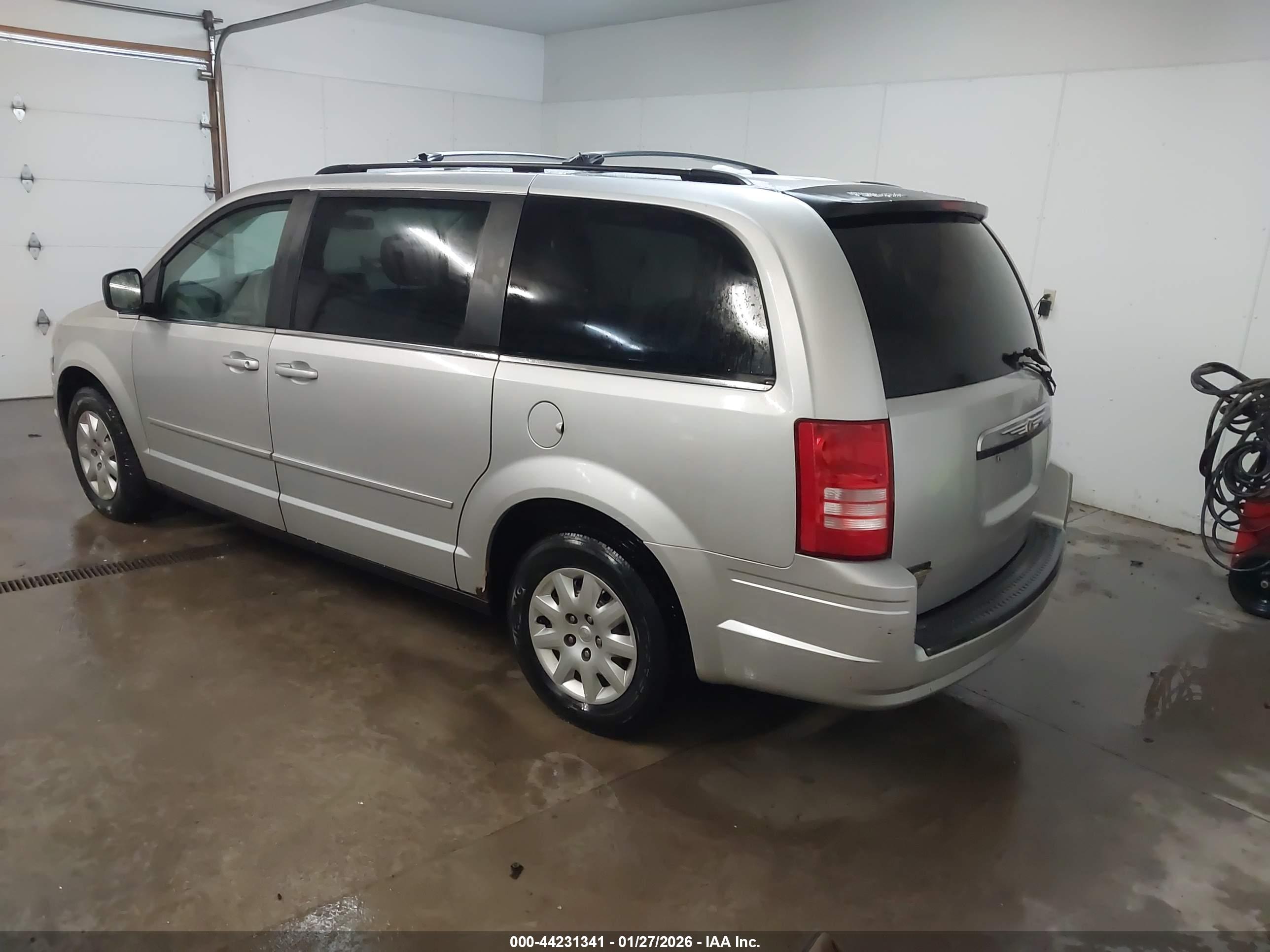 CHRYSLER TOWN image 3