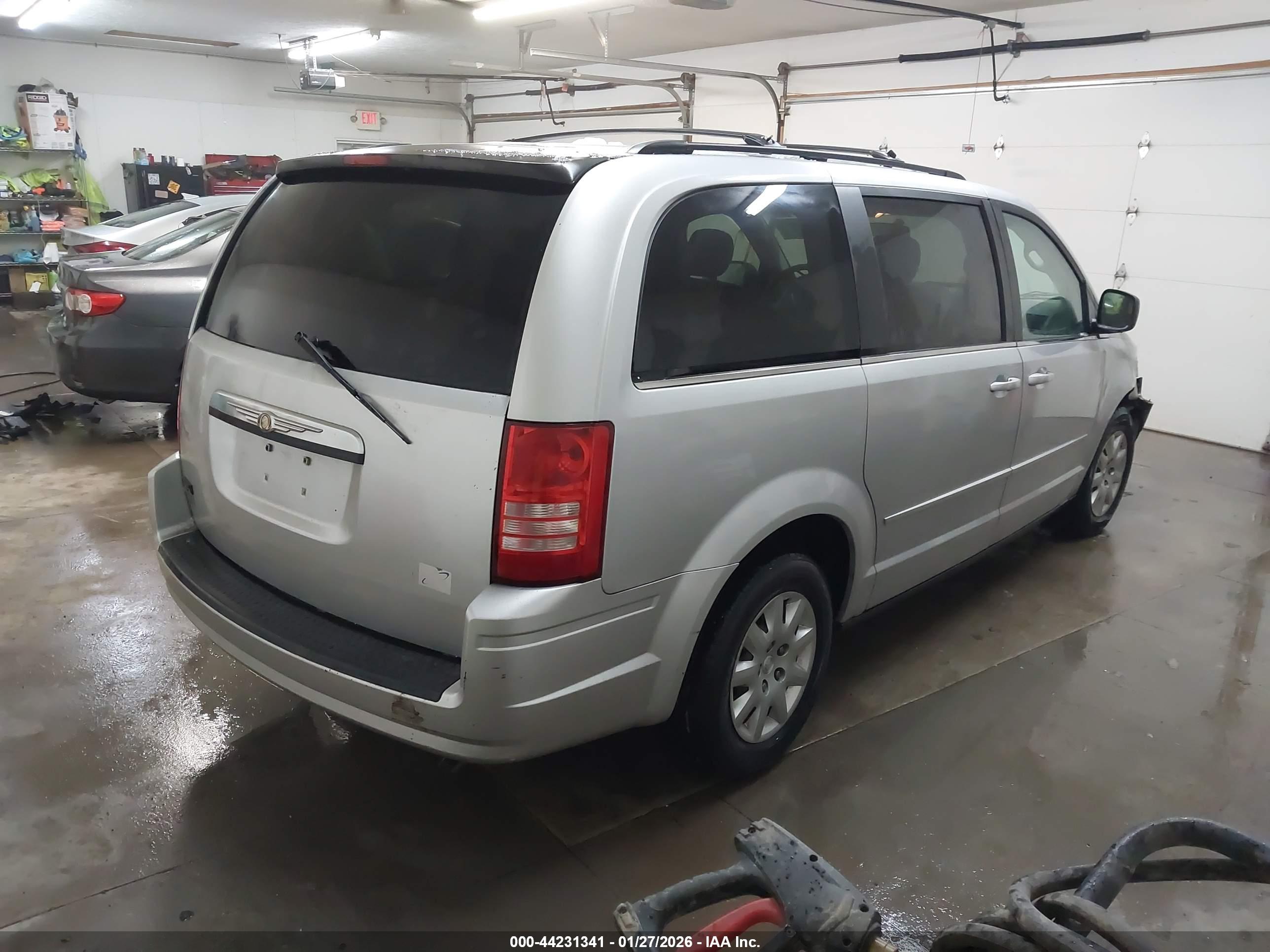 CHRYSLER TOWN image 4