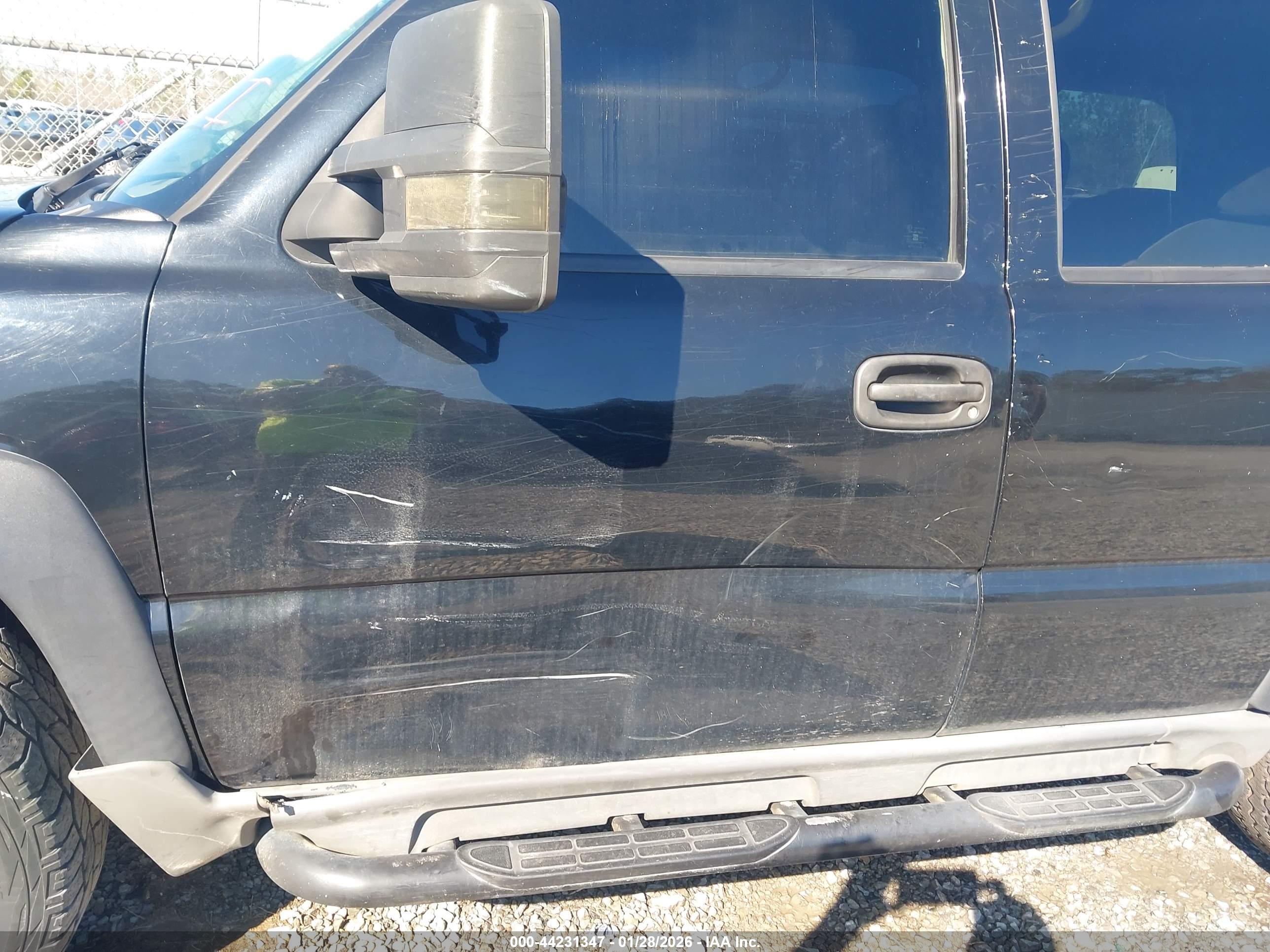 CHEVROLET TAHOE image 6
