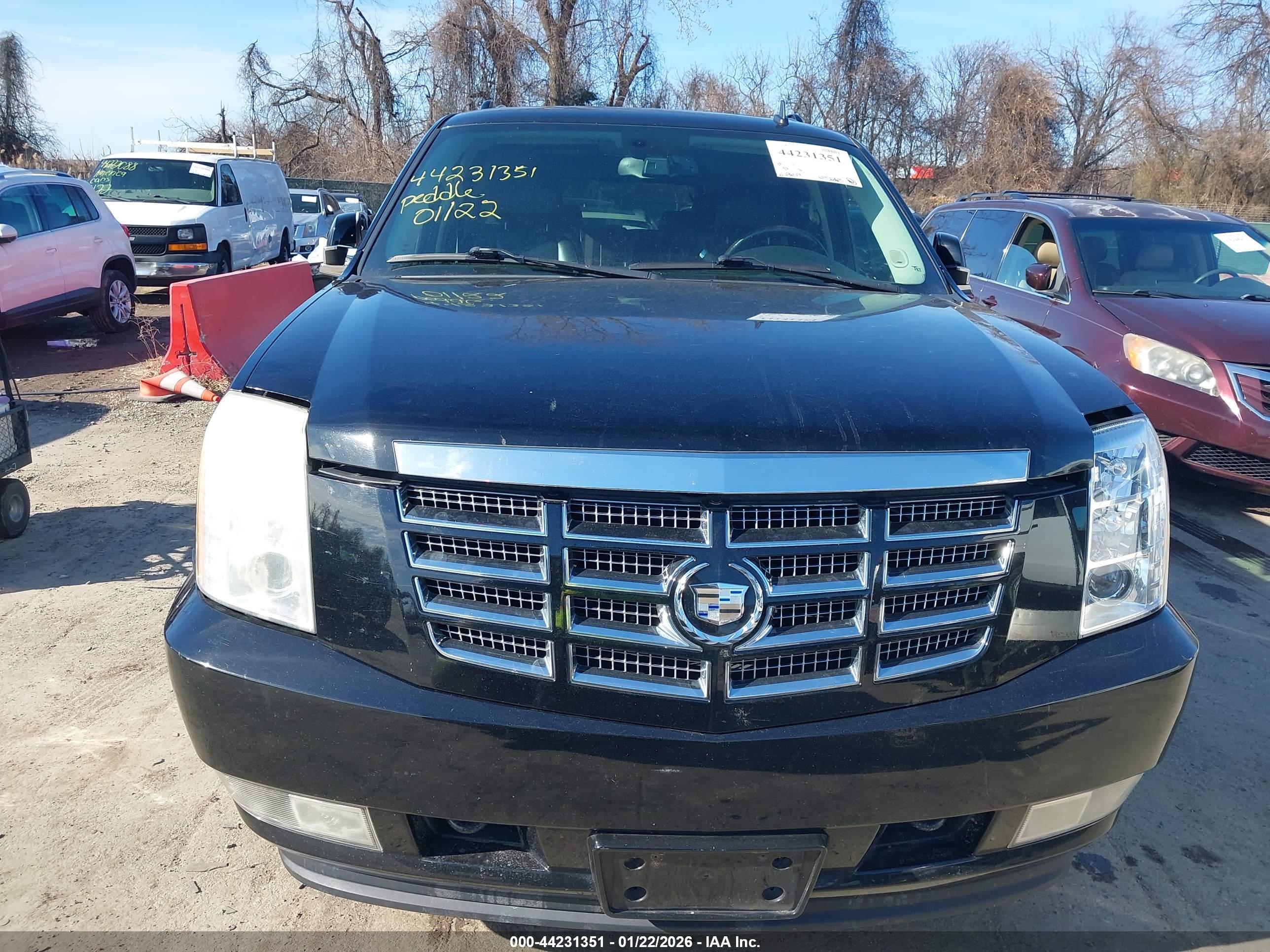 CADILLAC ESCALADE image 6