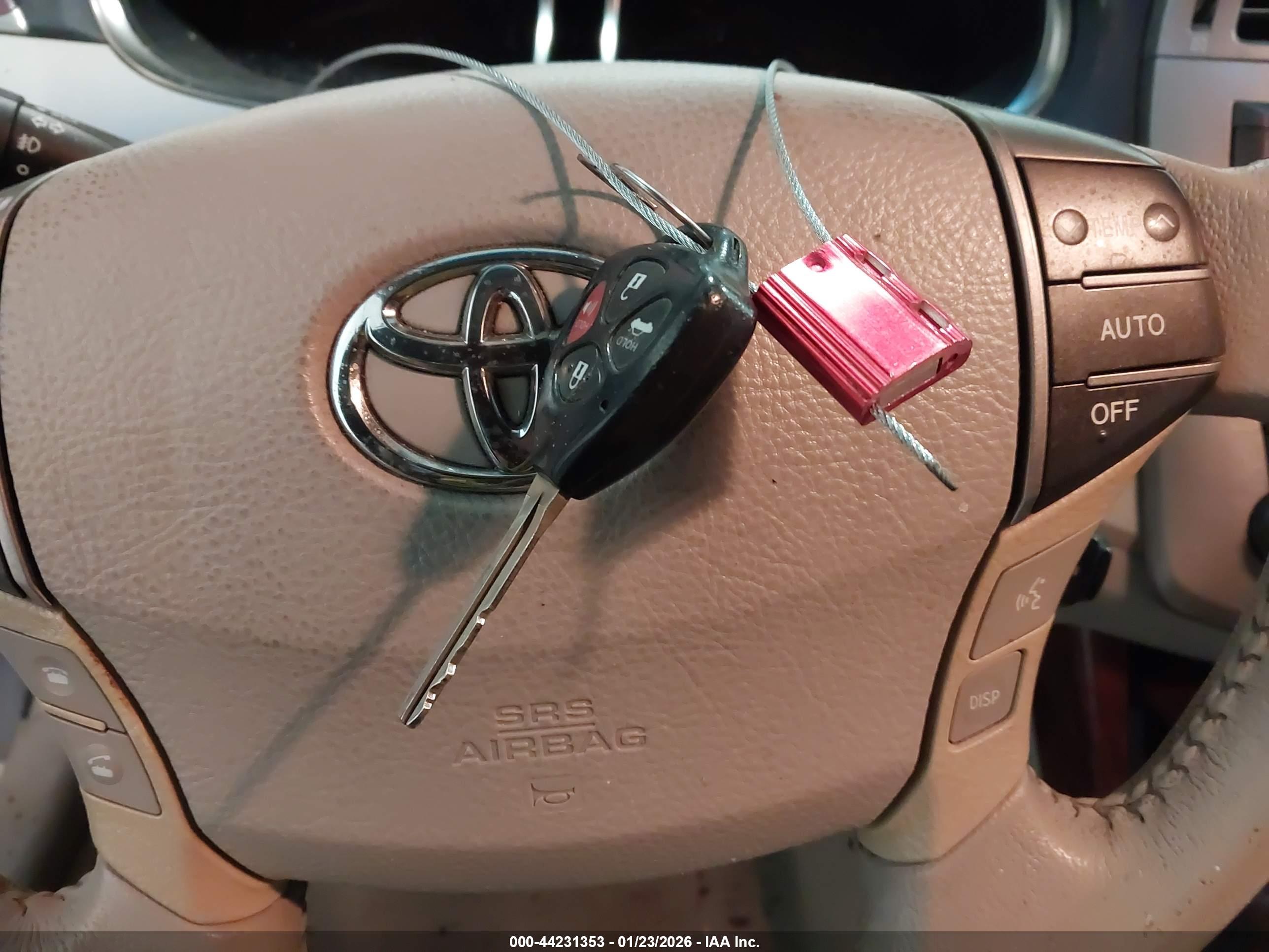 TOYOTA AVALON image 11