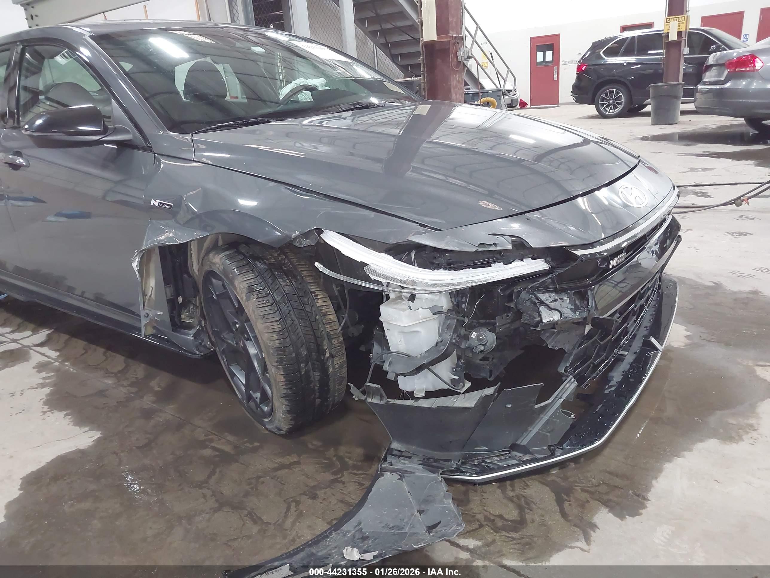 HYUNDAI ELANTRA image 6