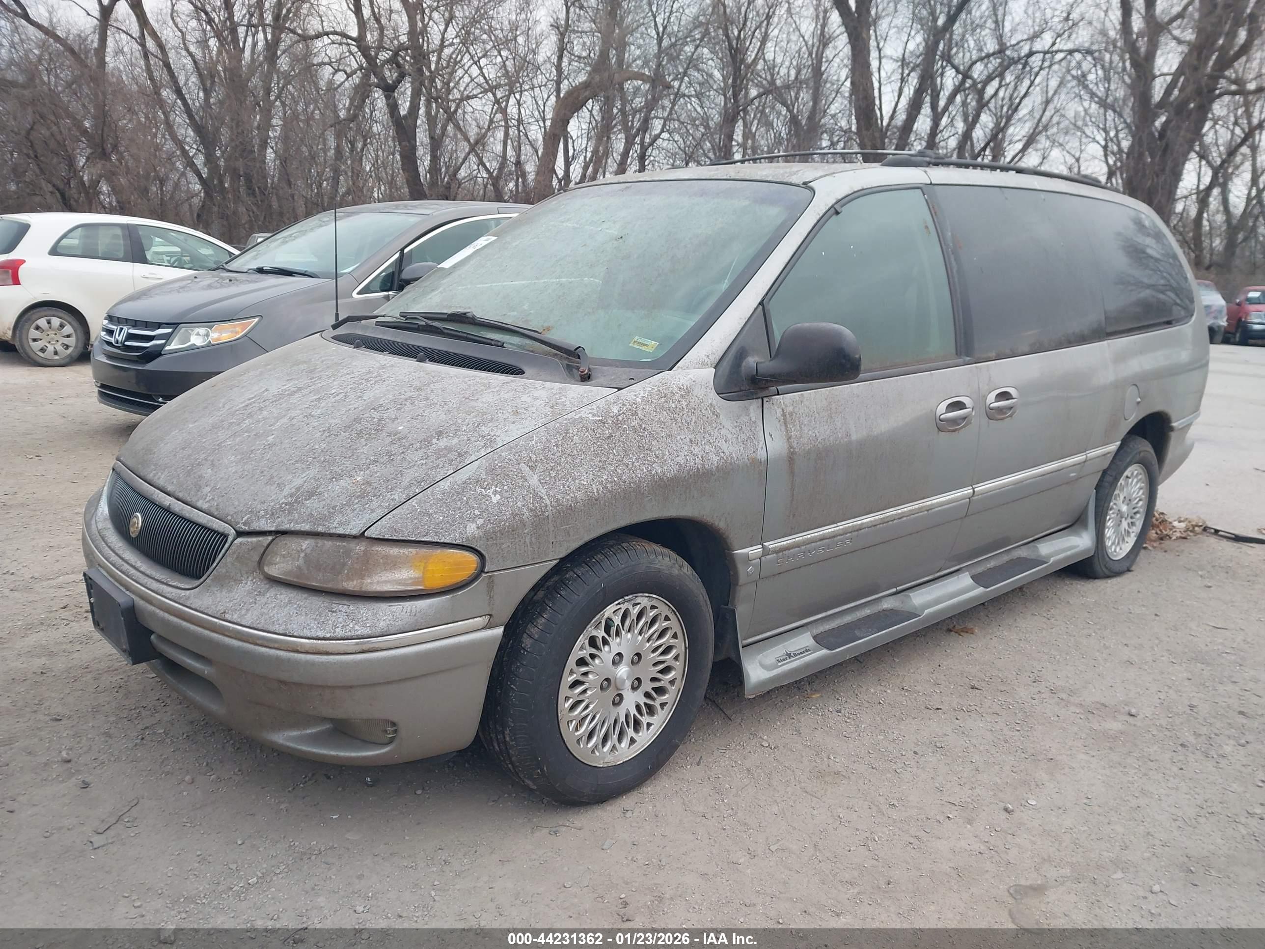 CHRYSLER TOWN image 2