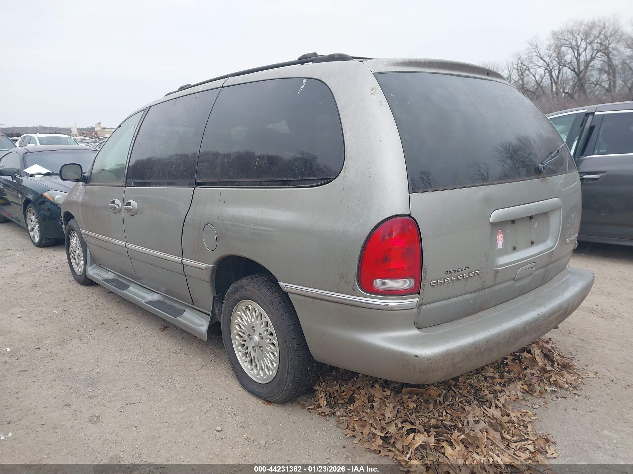 CHRYSLER TOWN image 3