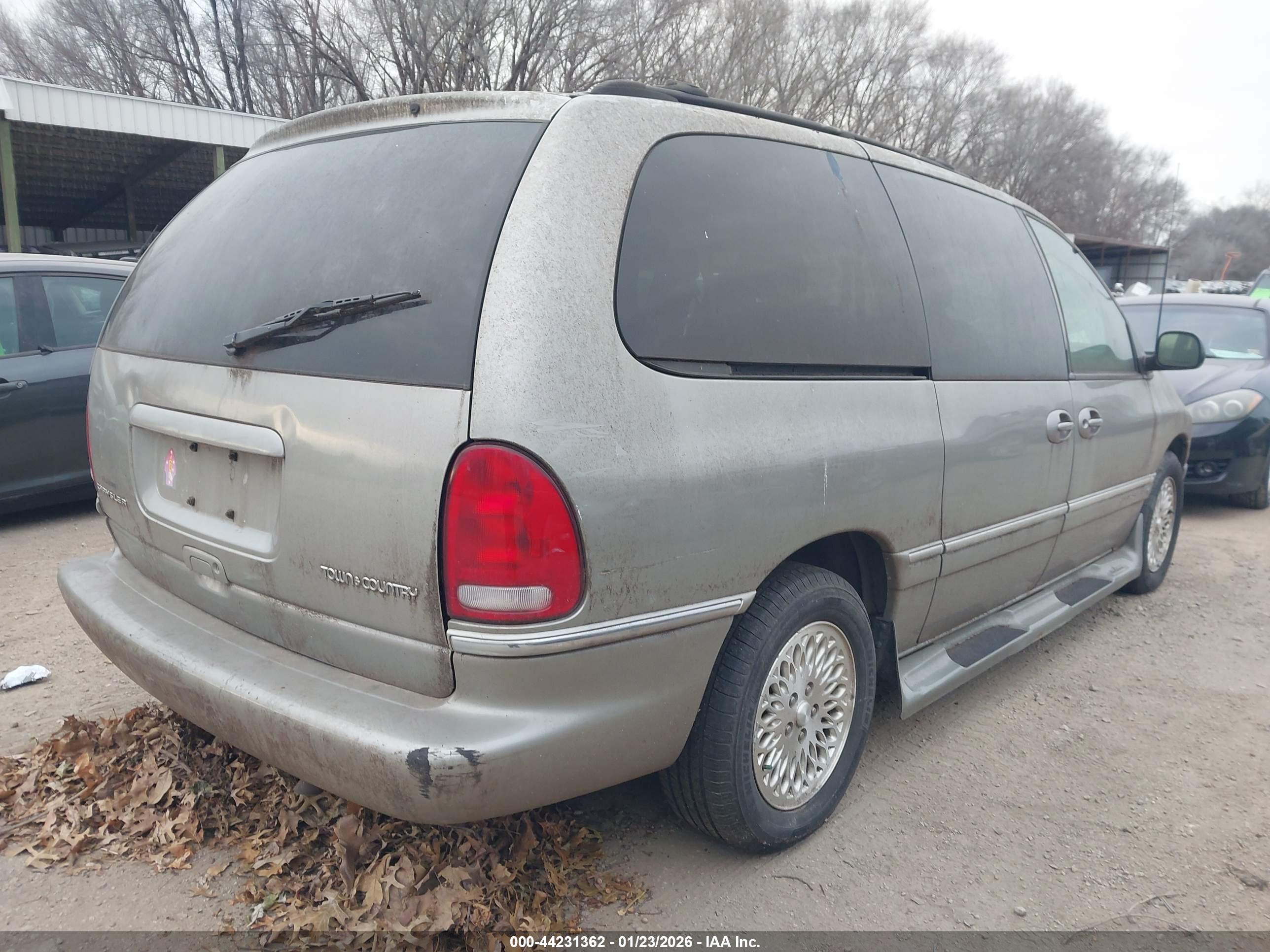 CHRYSLER TOWN image 4