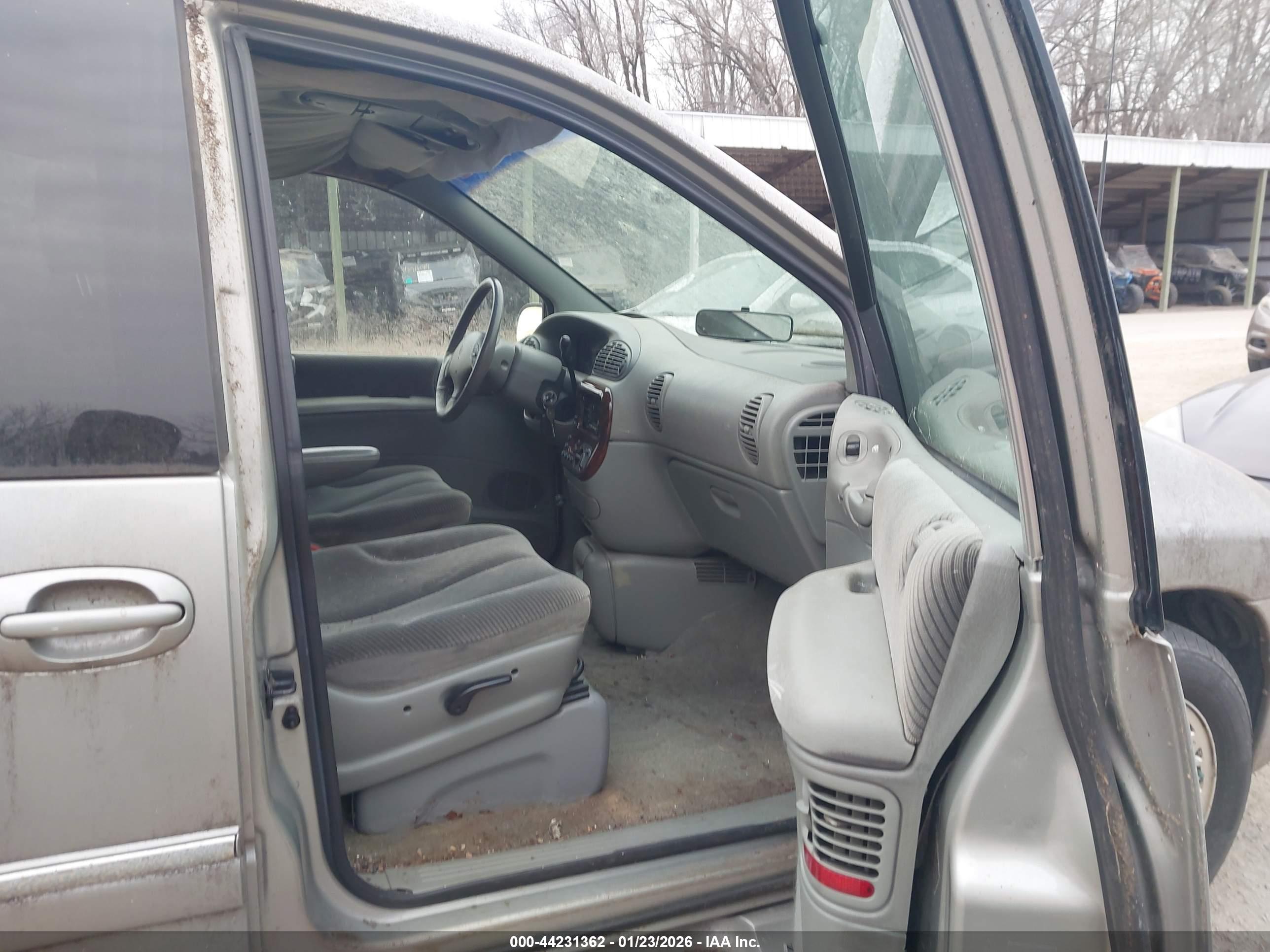 CHRYSLER TOWN image 5