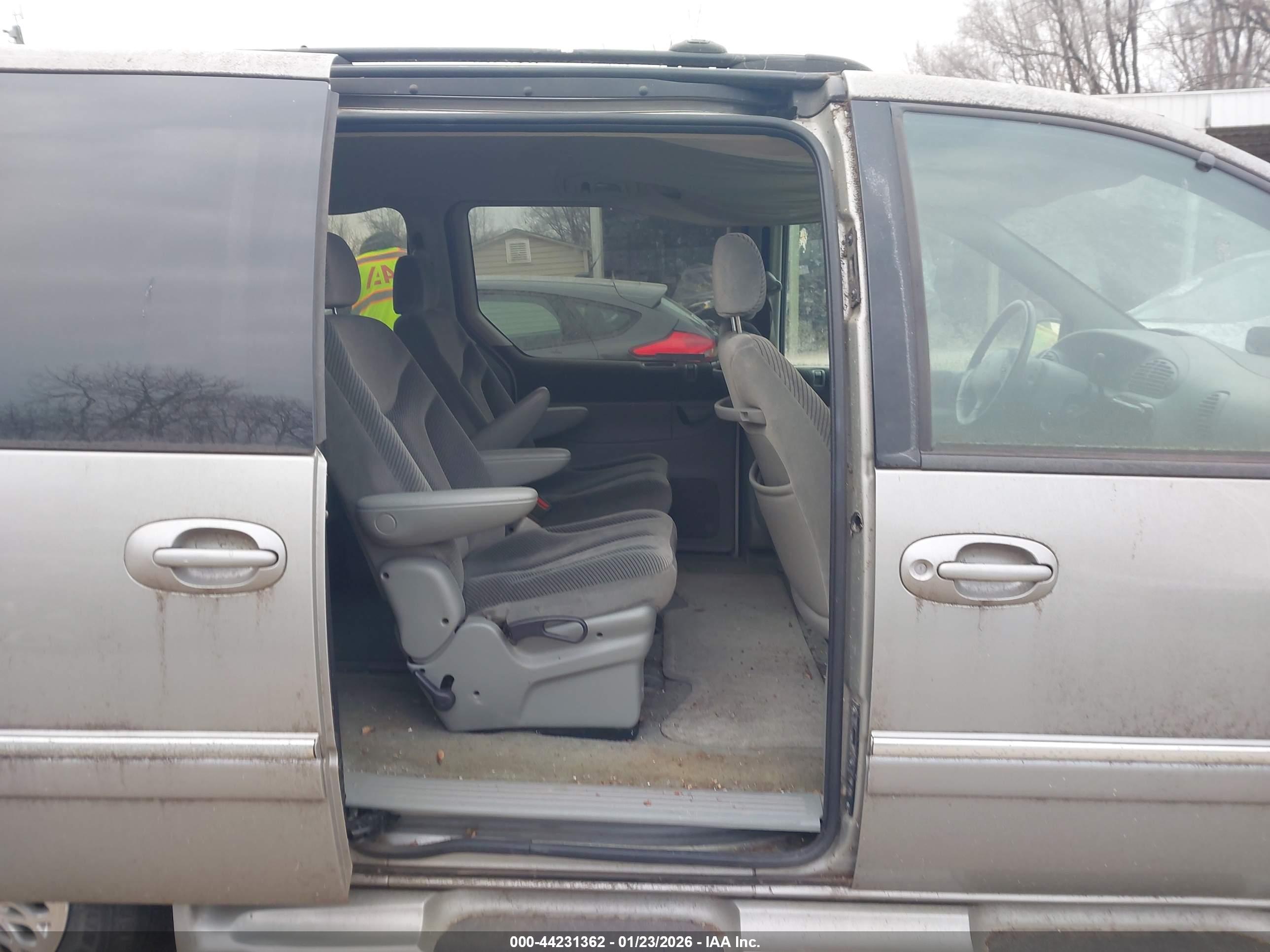 CHRYSLER TOWN image 8