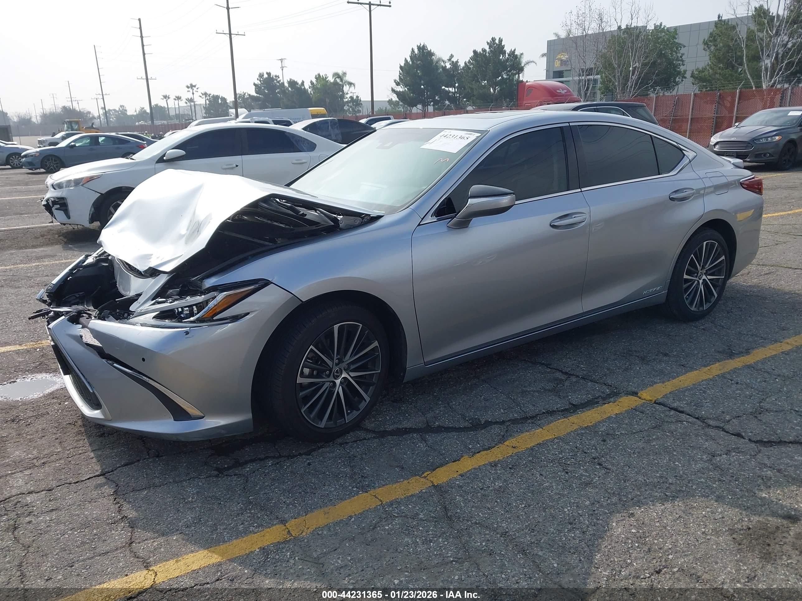 LEXUS ES image 2