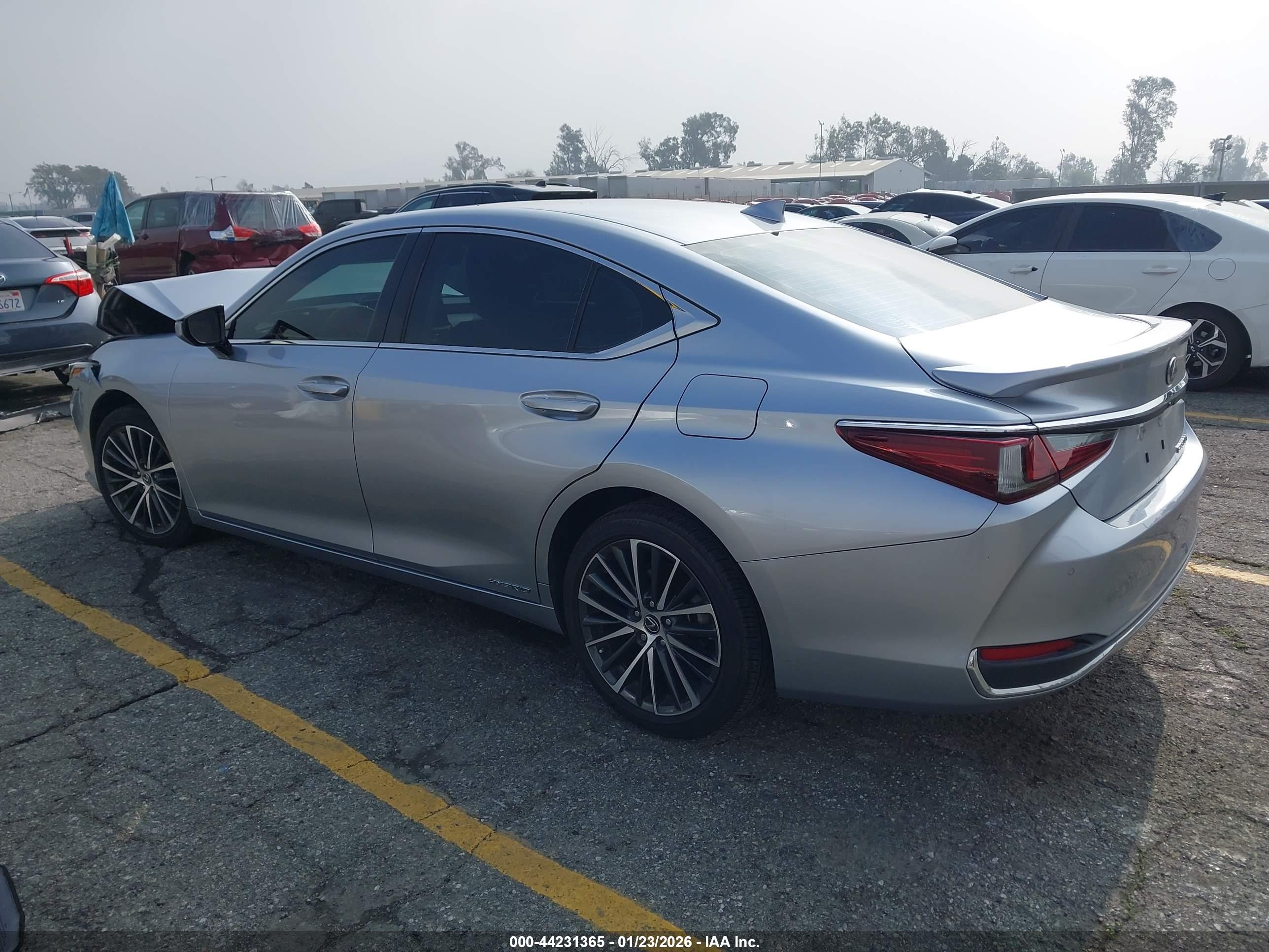 LEXUS ES image 3