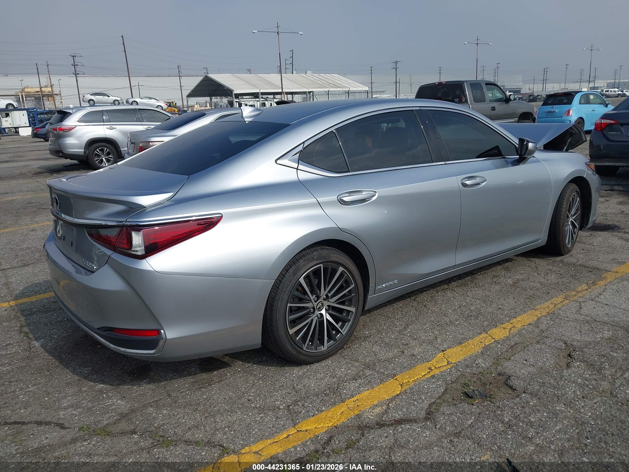 LEXUS ES image 4