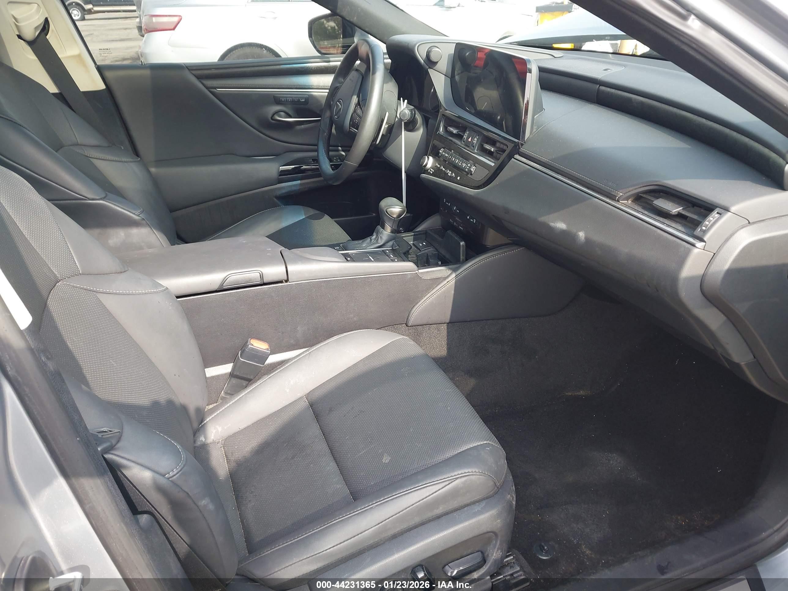 LEXUS ES image 5