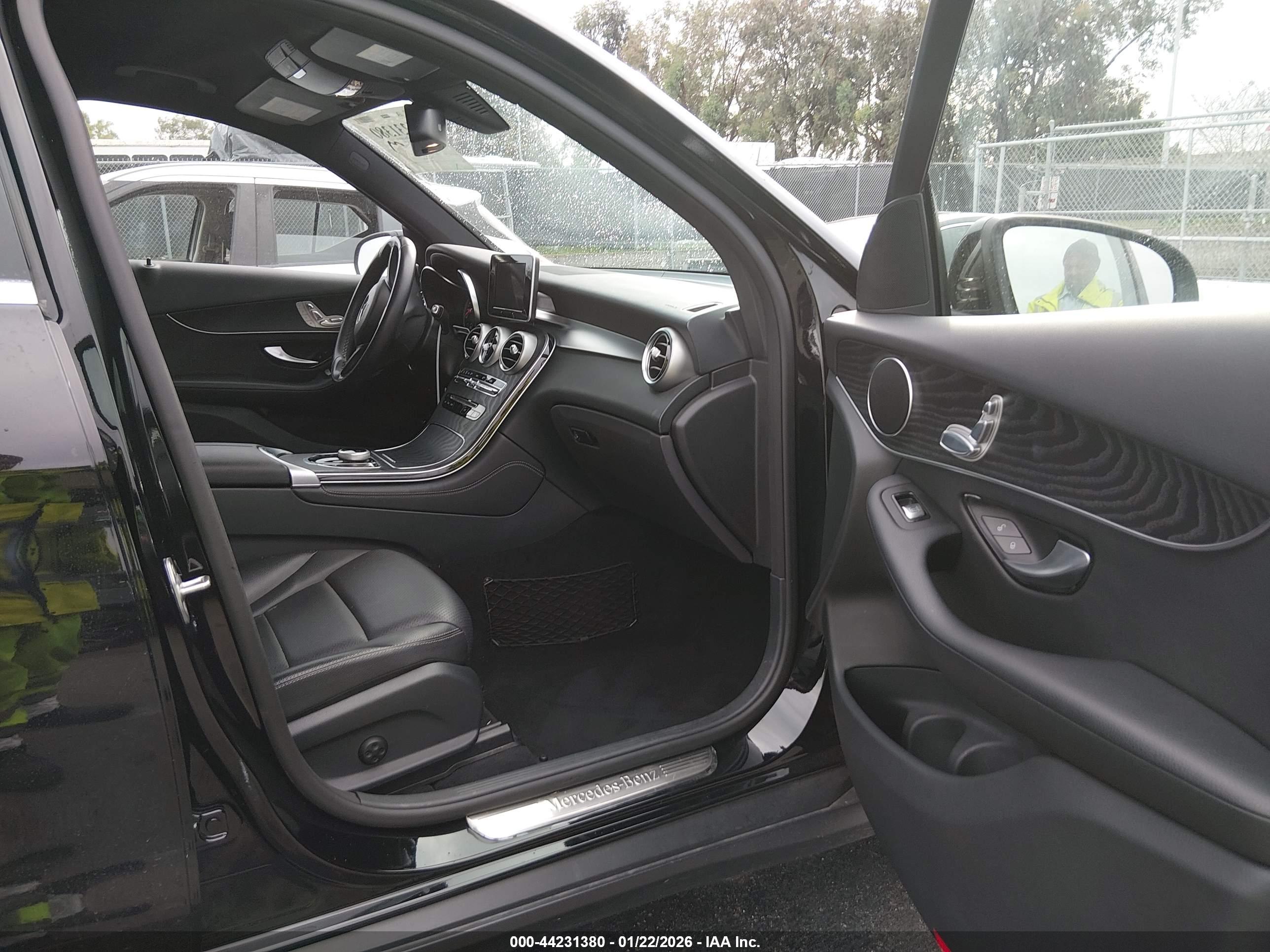 MERCEDES-BENZ GLC image 5