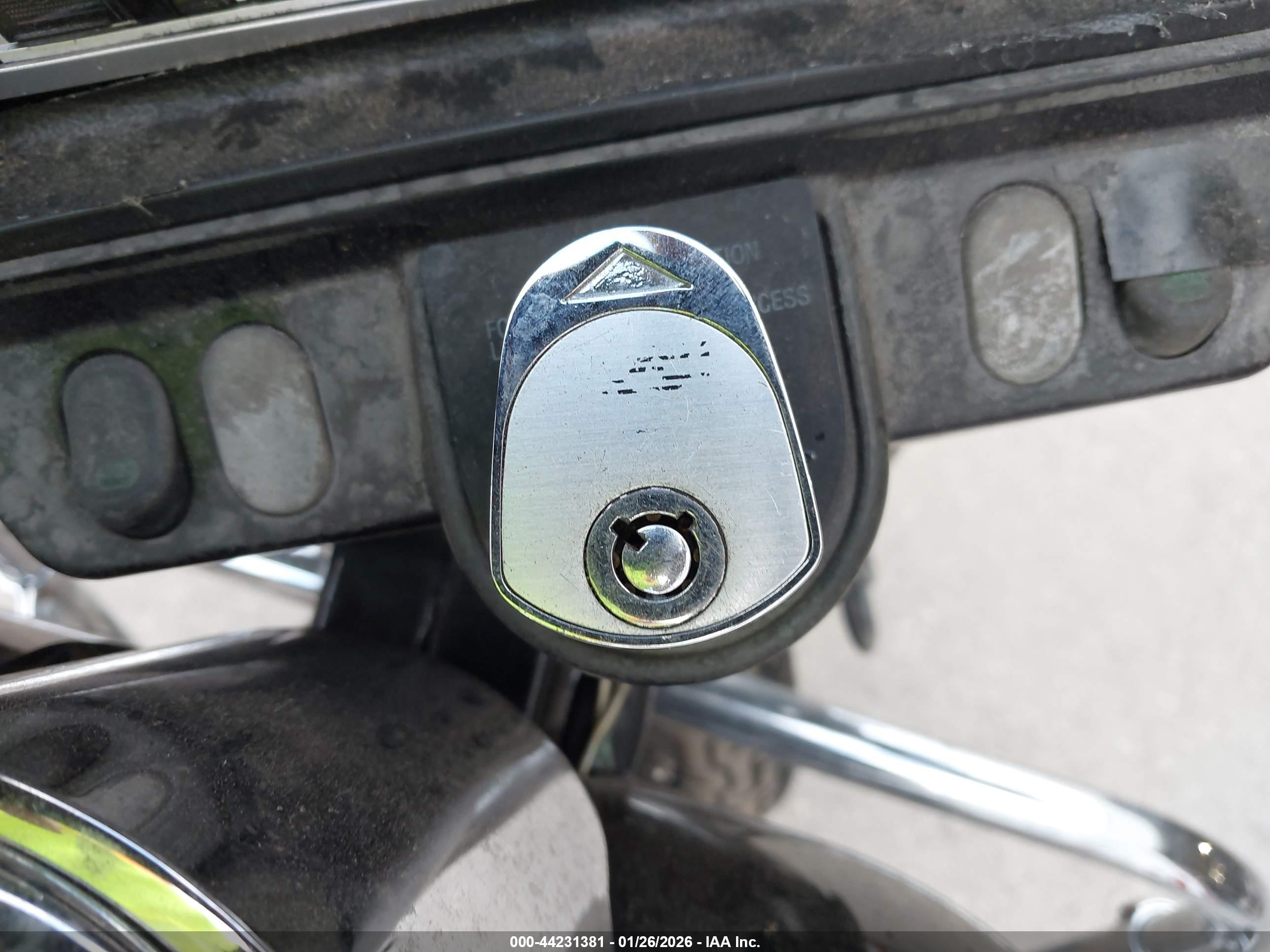 HARLEY-DAVIDSON FLHT image 11