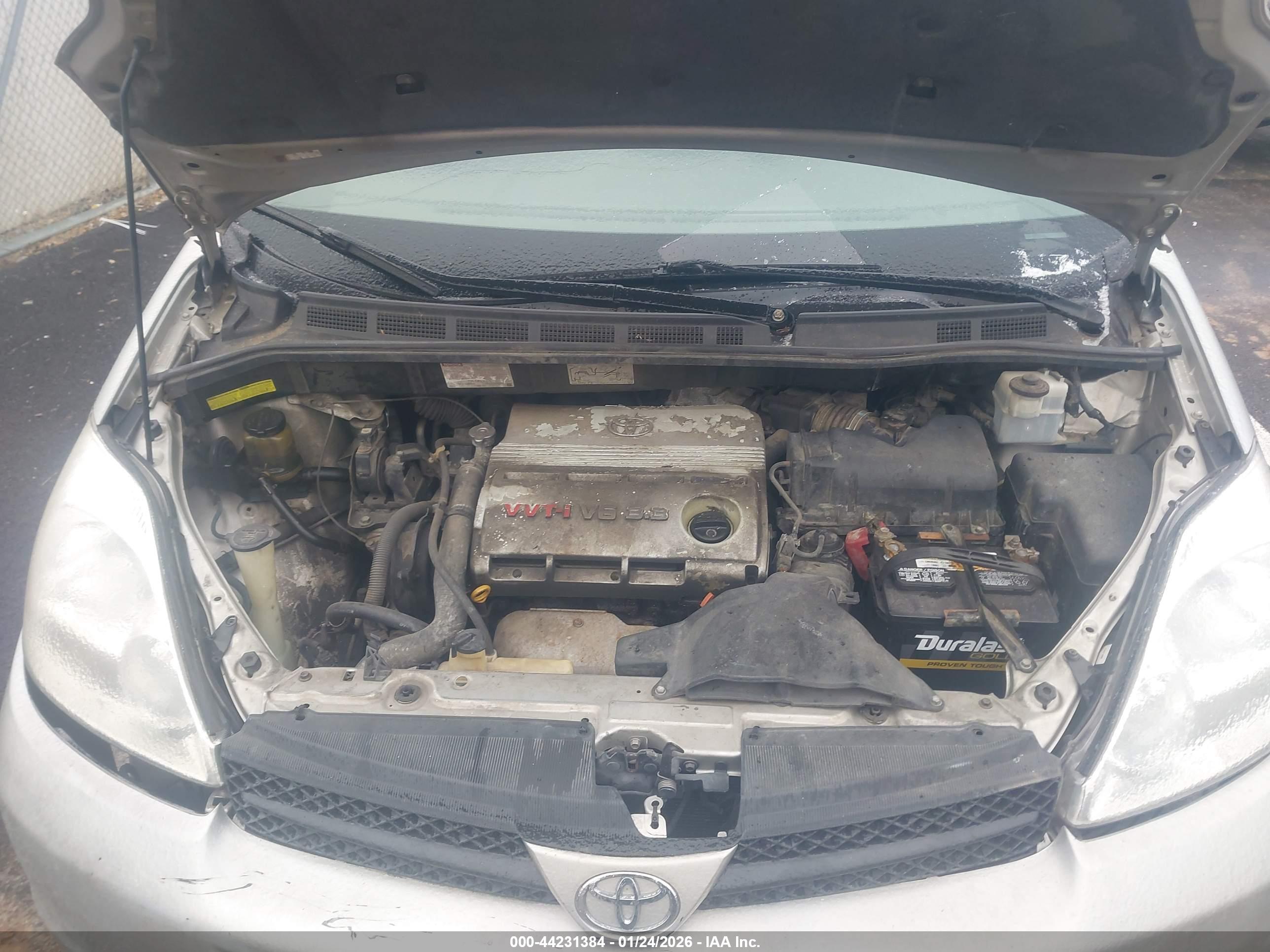 TOYOTA SIENNA image 10
