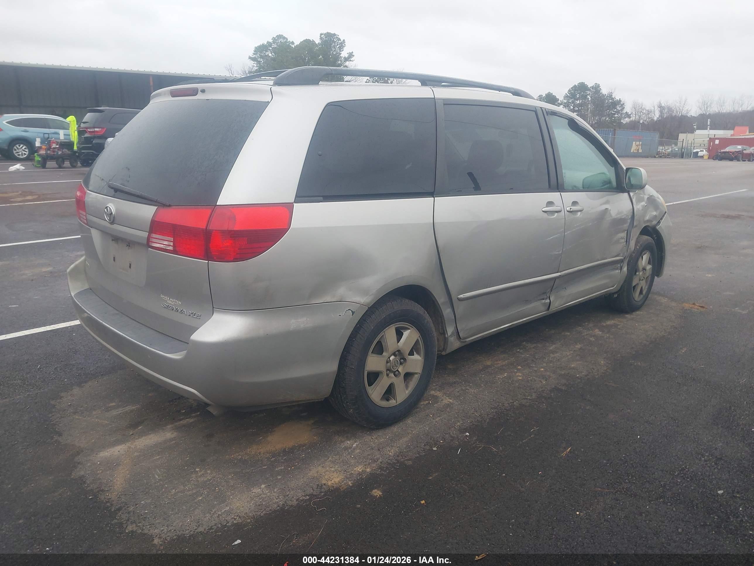 TOYOTA SIENNA image 4