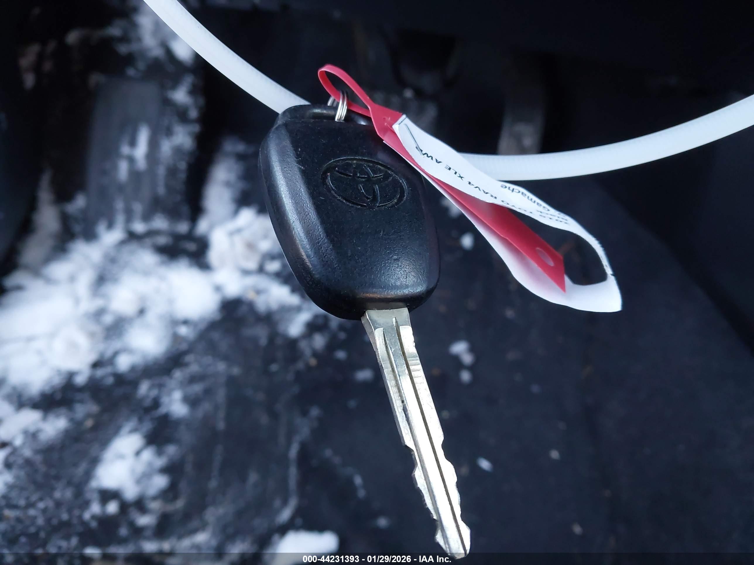 TOYOTA RAV4 image 11