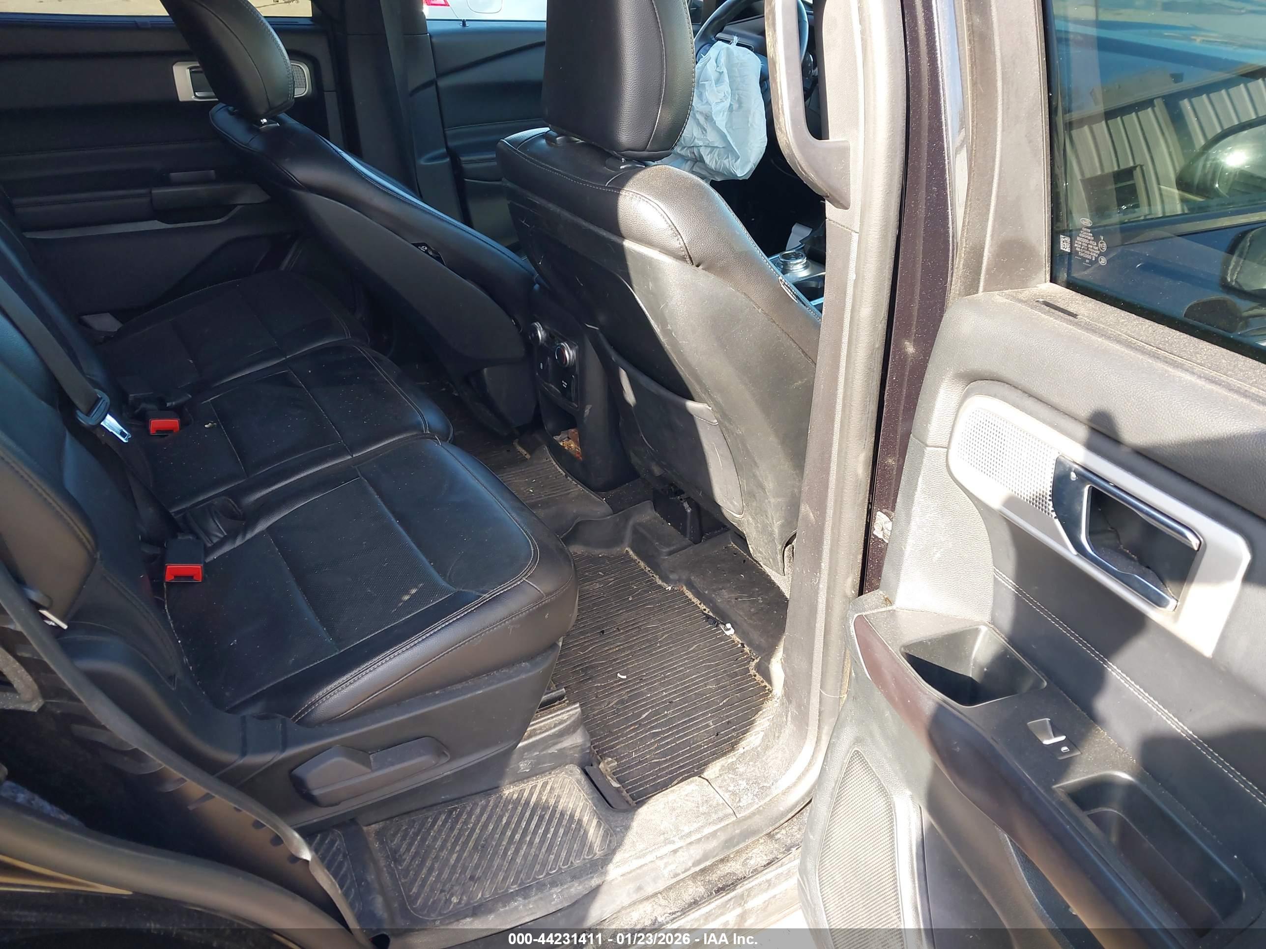 FORD EXPLORER image 8