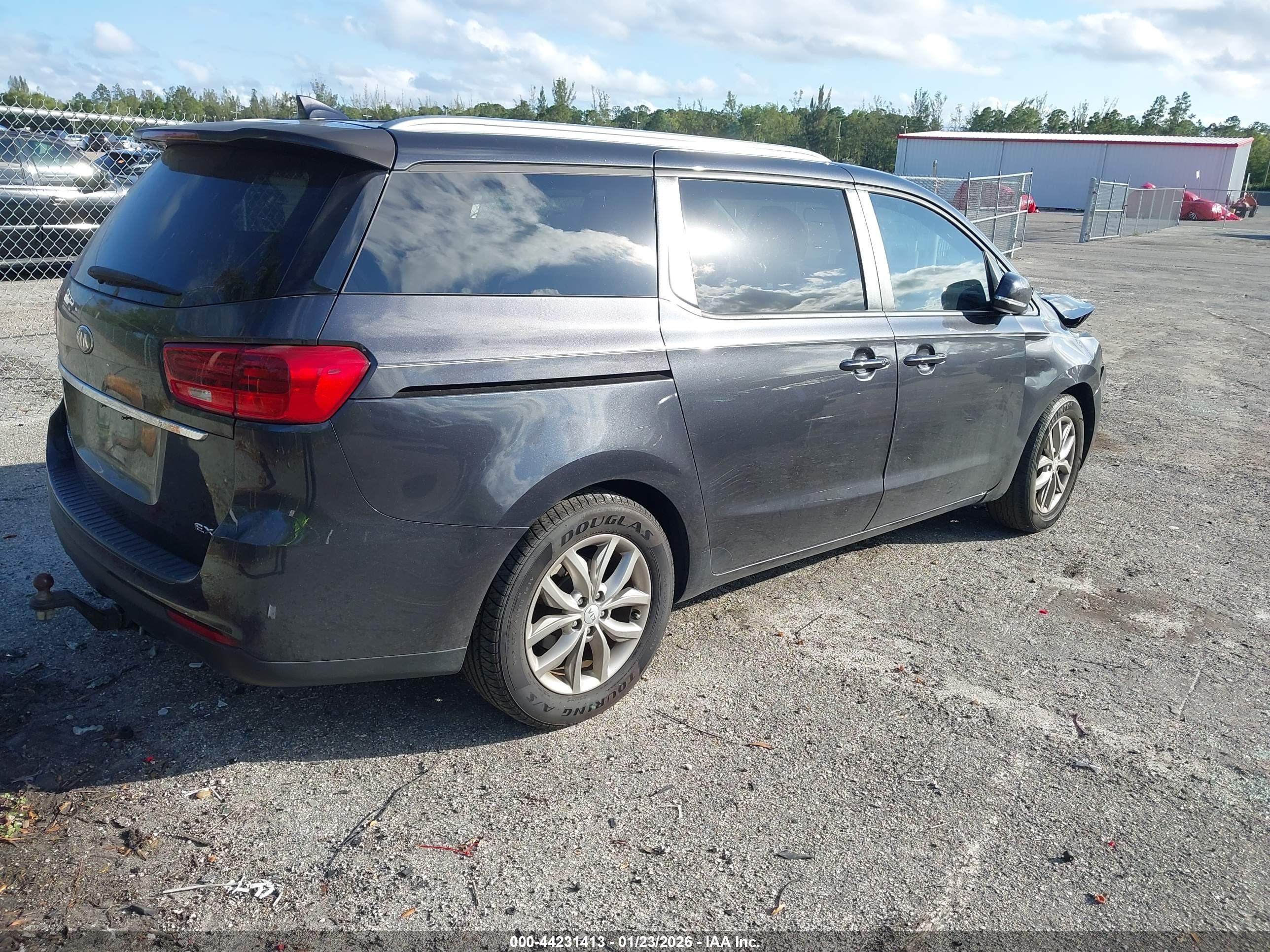 KIA SEDONA image 4
