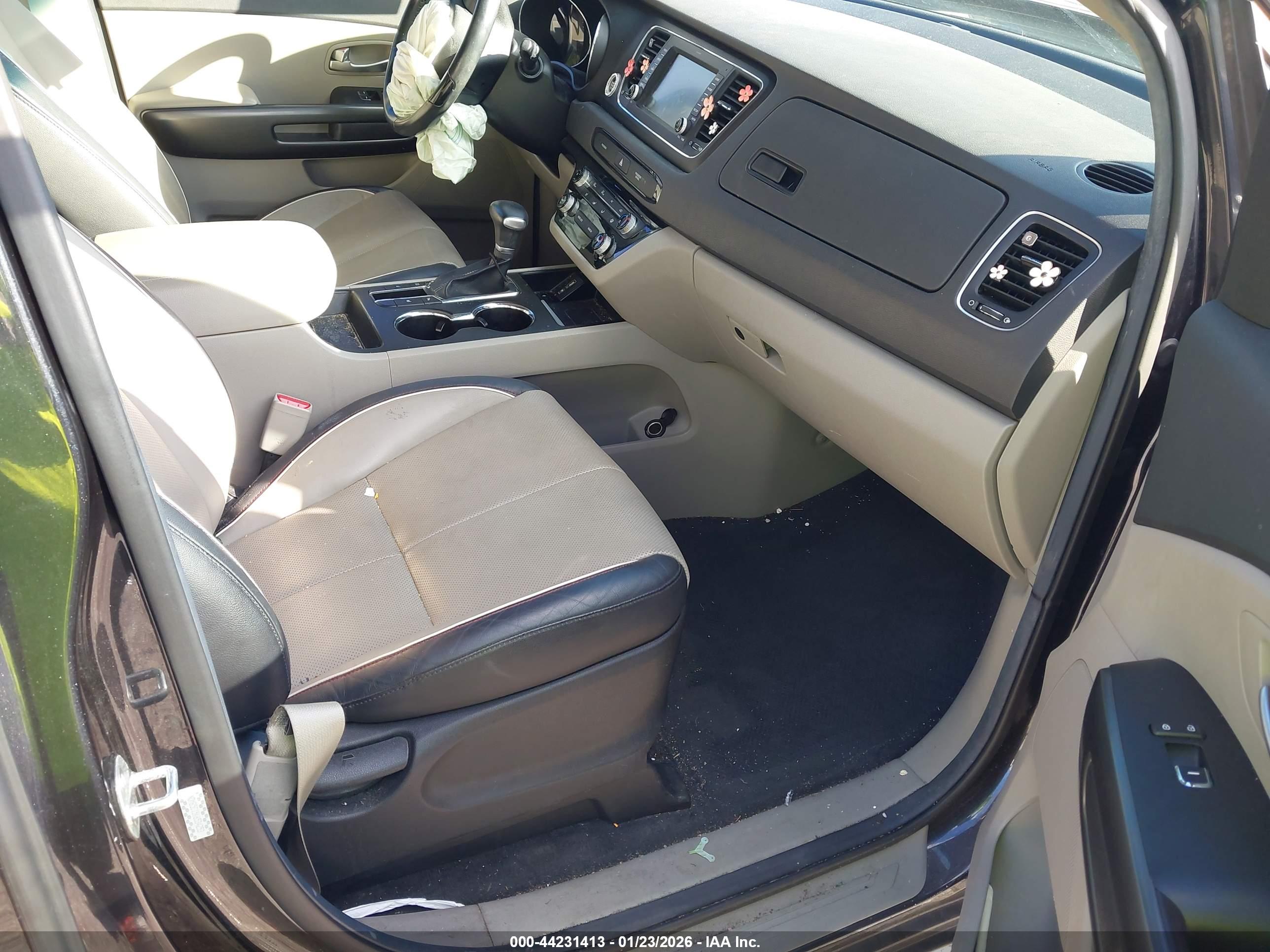 KIA SEDONA image 5