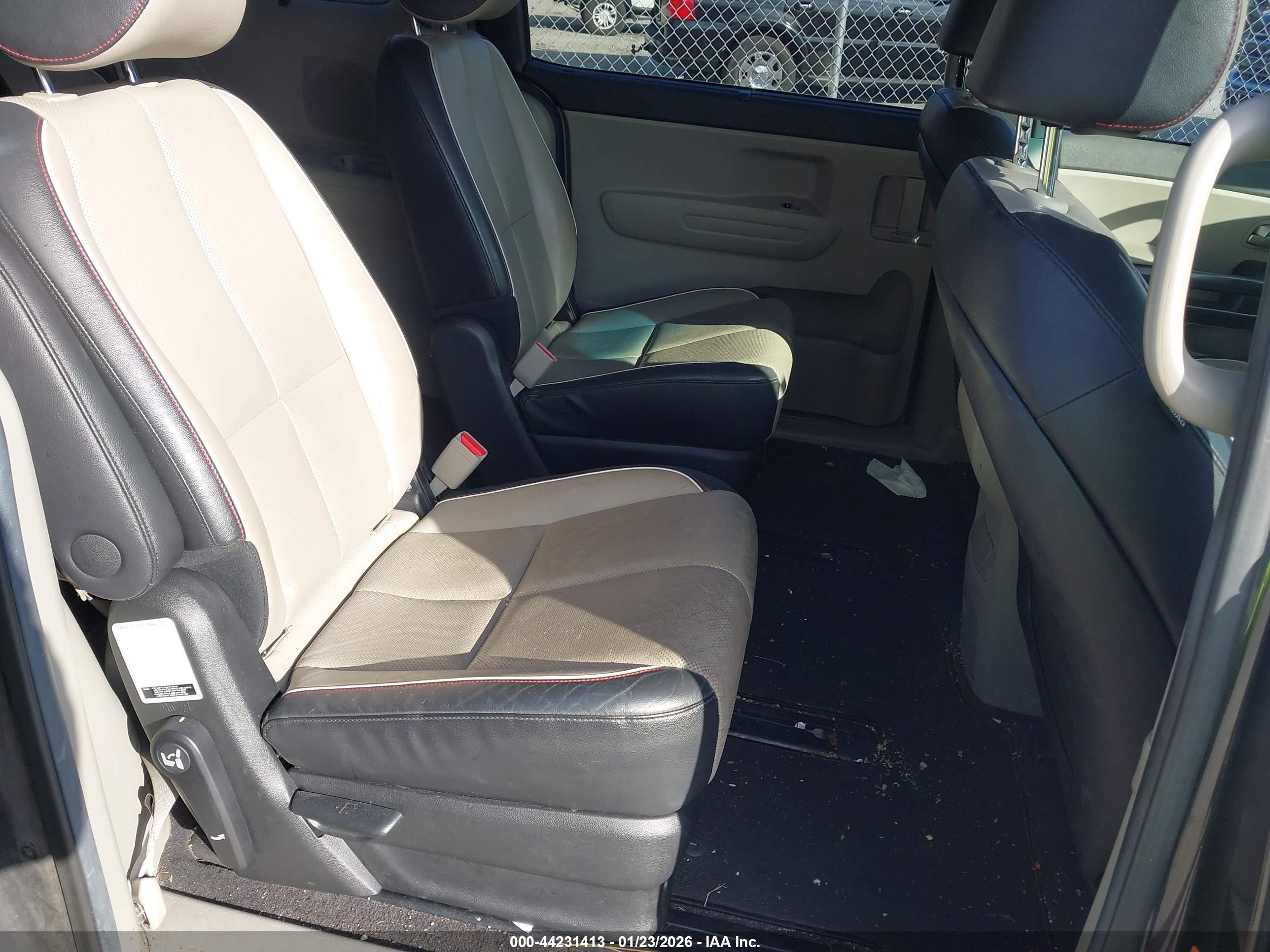 KIA SEDONA image 8