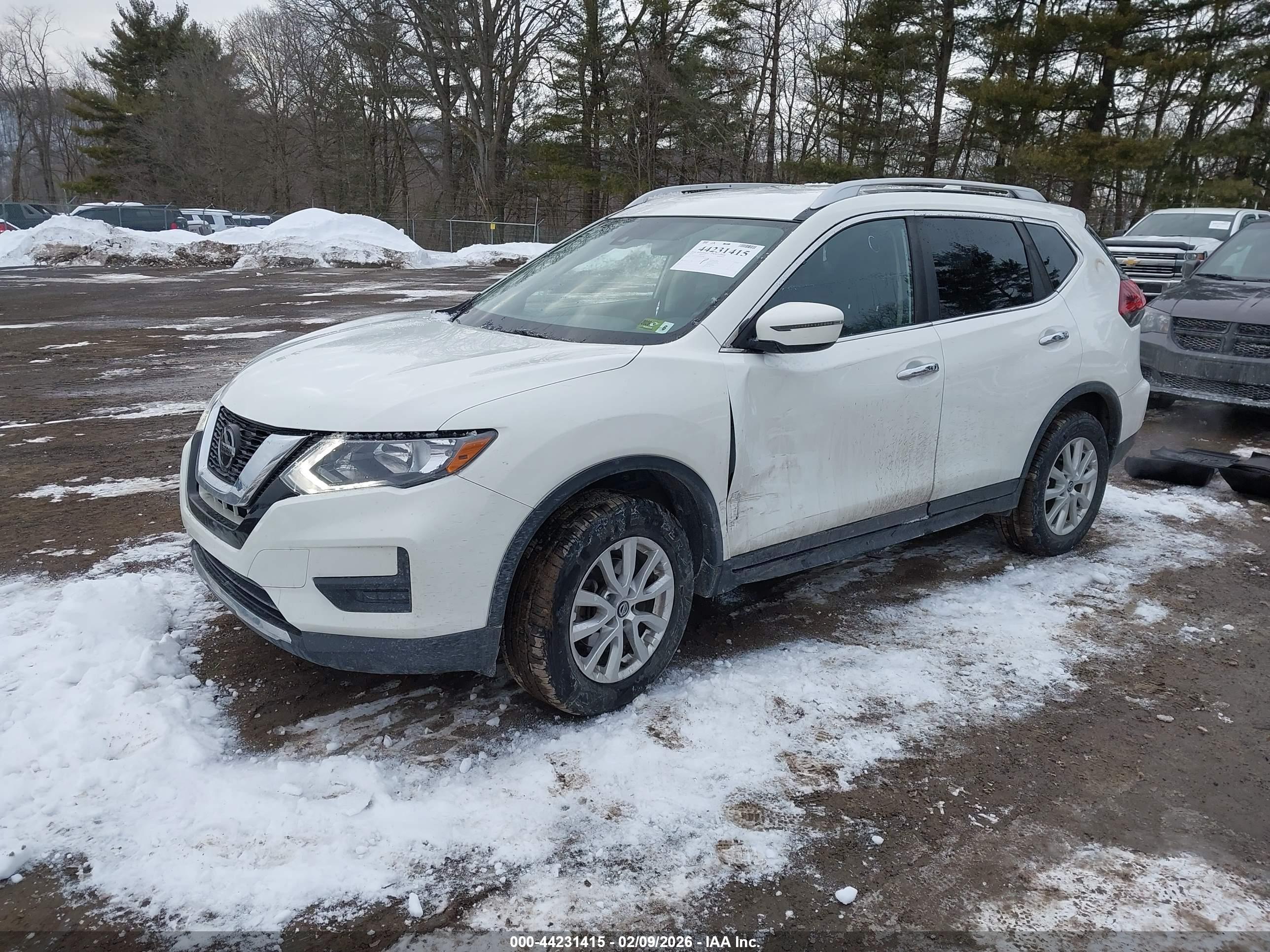 NISSAN ROGUE image 2